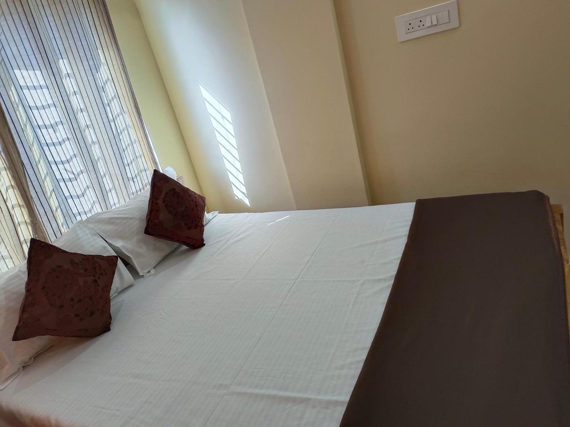 Royal Comforts Lodge *