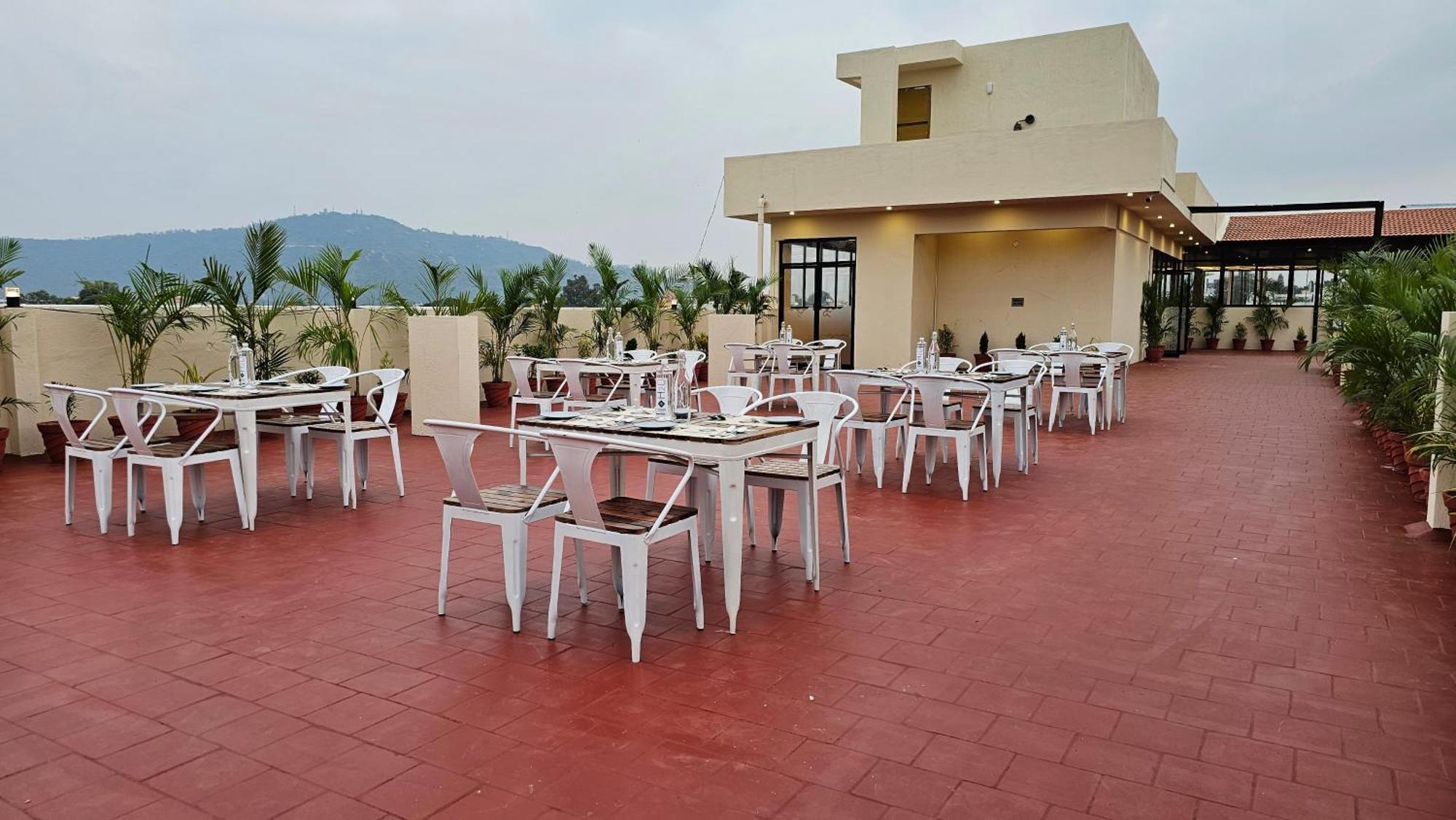 Emerald Urban Comforts Hotel Mysore