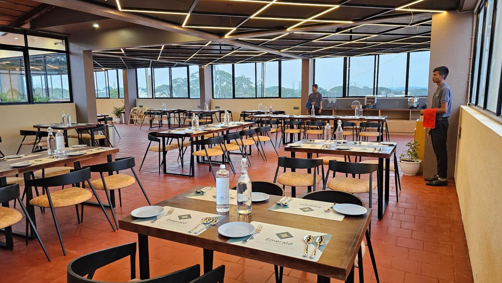 Hotel Emerald Urban Comforts 3*