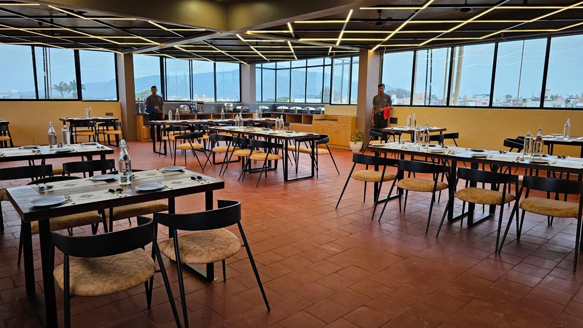Hotel Emerald Urban Comforts 3*