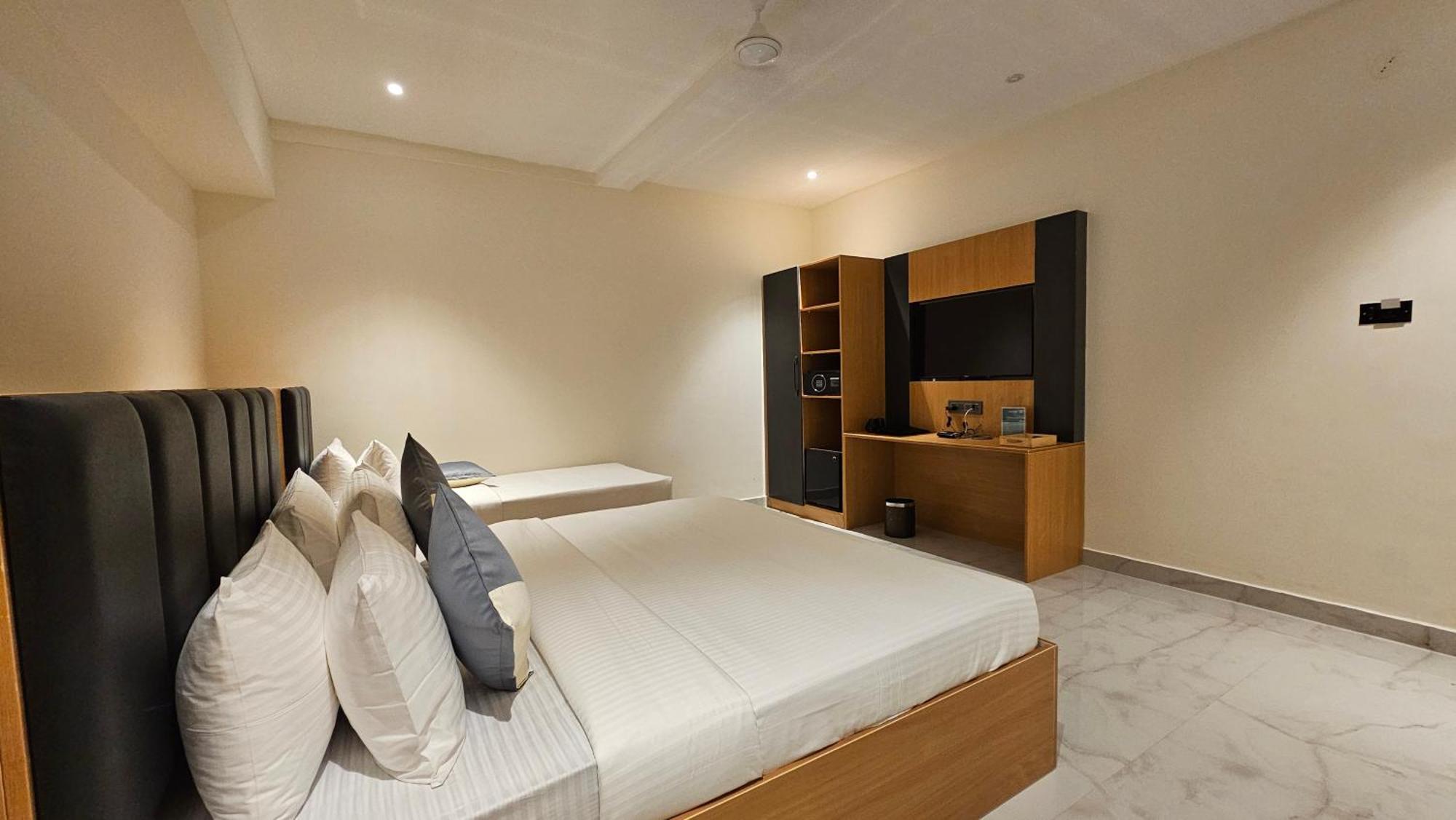 Emerald Urban Comforts 3* Mysore