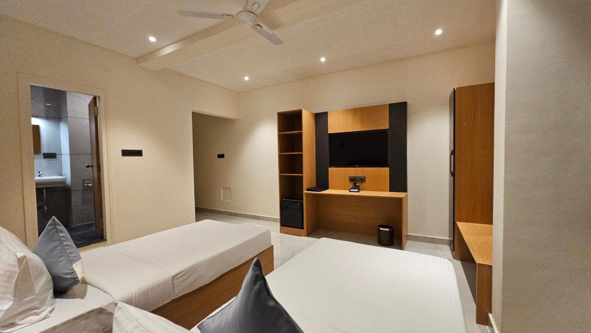 Hotel Emerald Urban Comforts Mysore