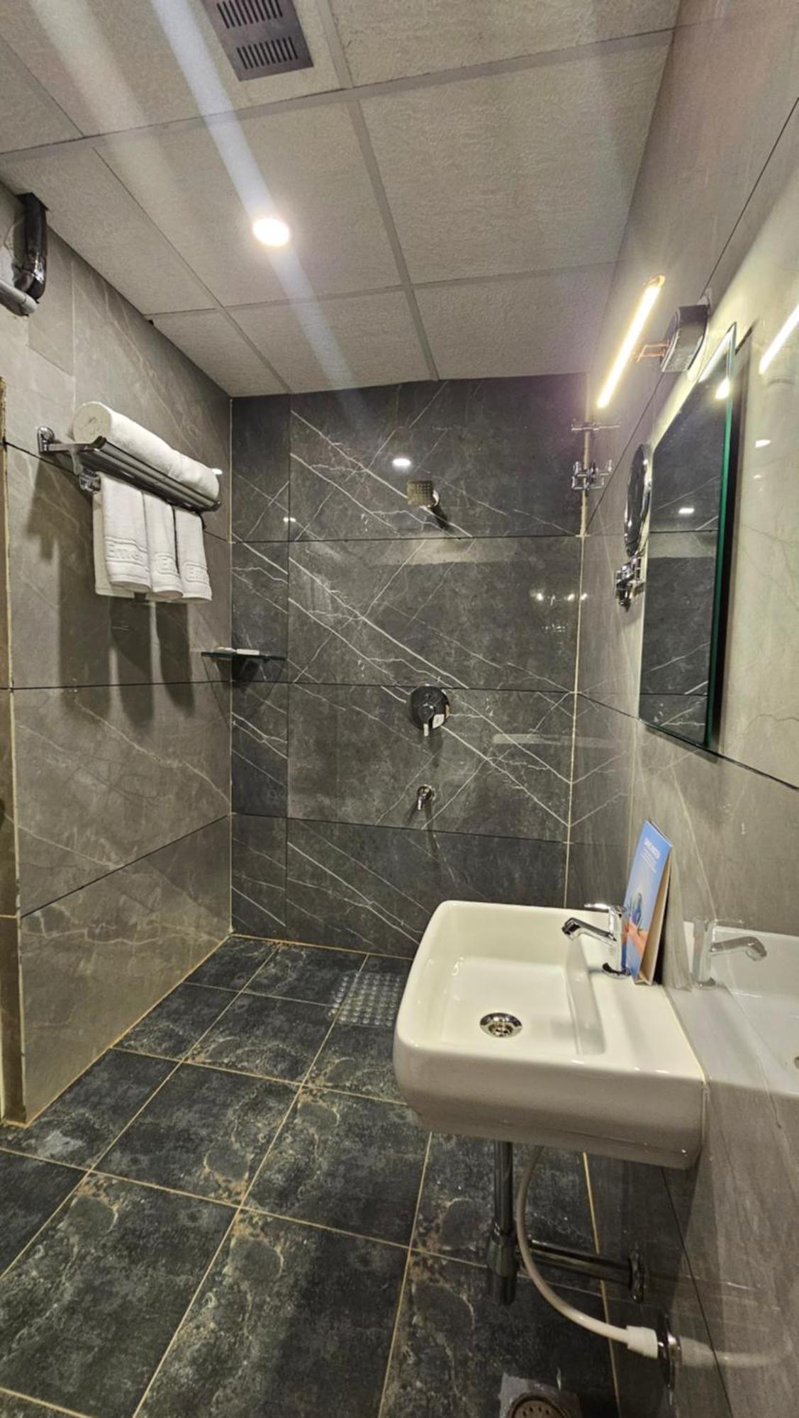Emerald Urban Comforts Hotel Mysore