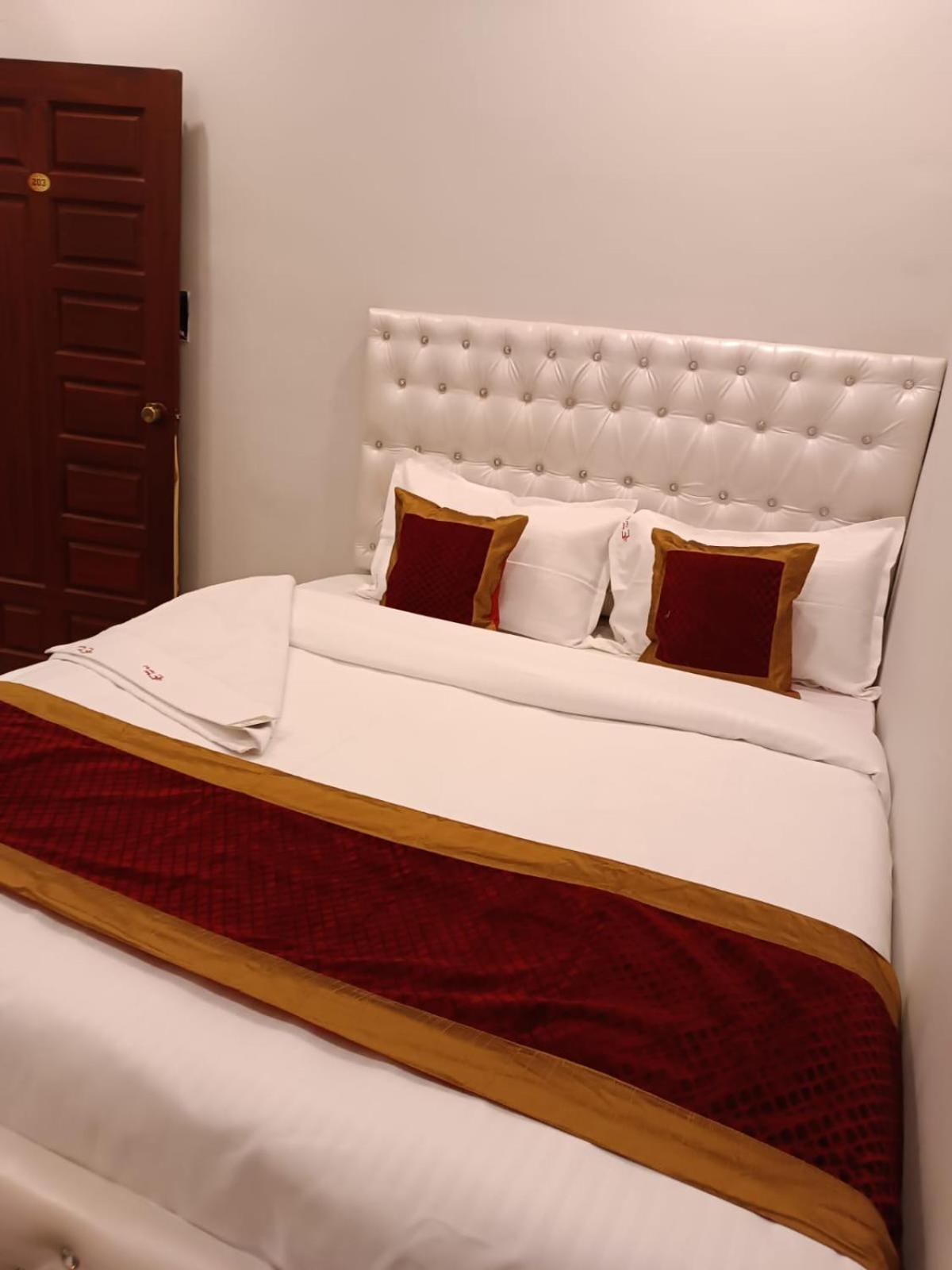 Eagle 1 * Mysore