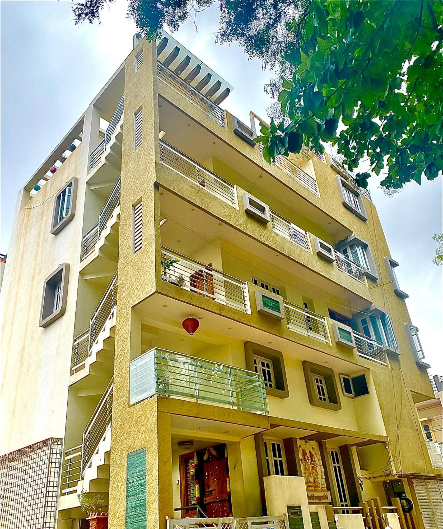 Spacious Queen Bed 6km To Palace, Free Wi-fi, Books, Toys, Smart Tv Mysore