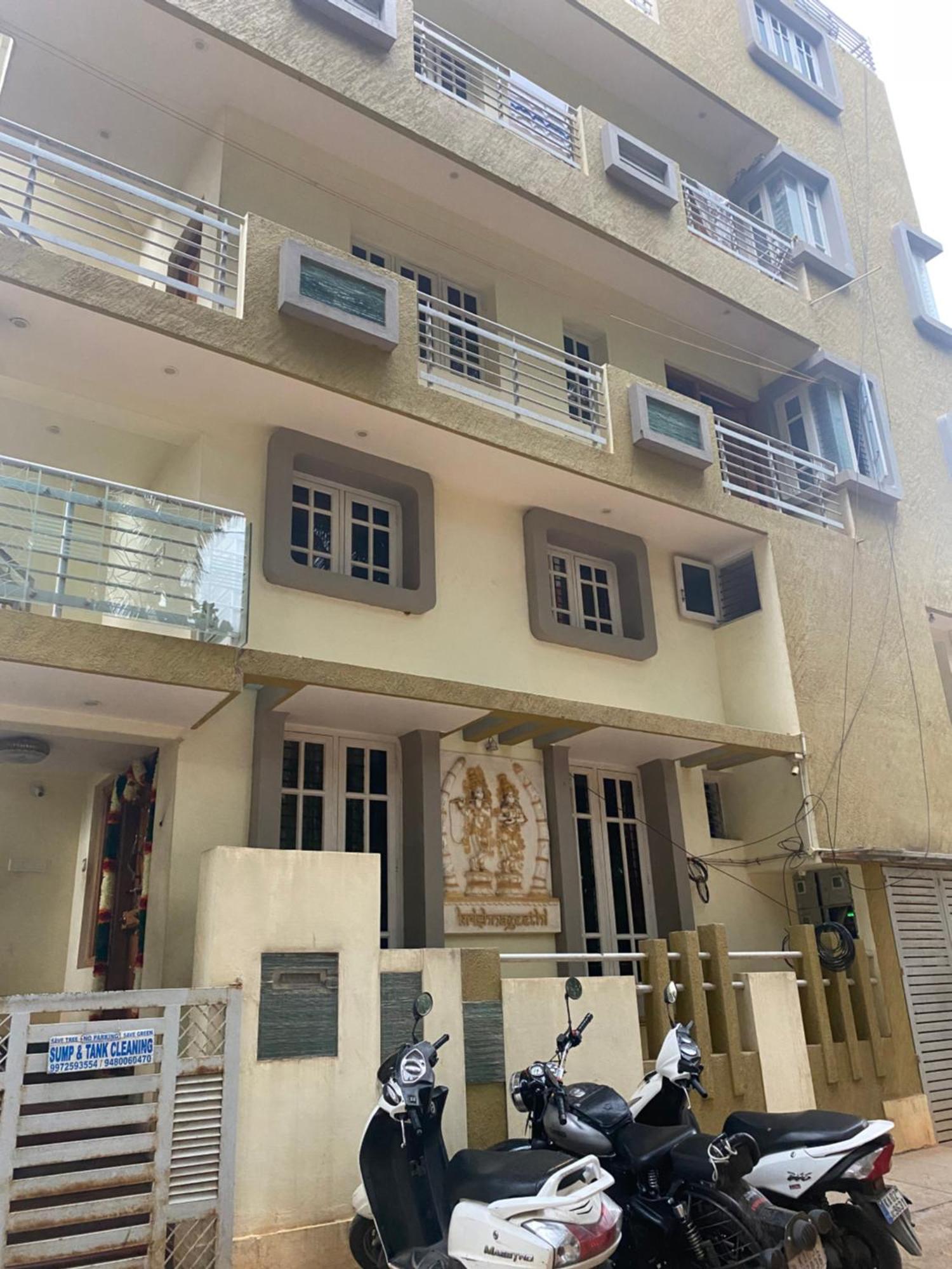 Spacious Queen Bed 6km To Palace, Free Wi-fi, Books, Toys, Smart Tv