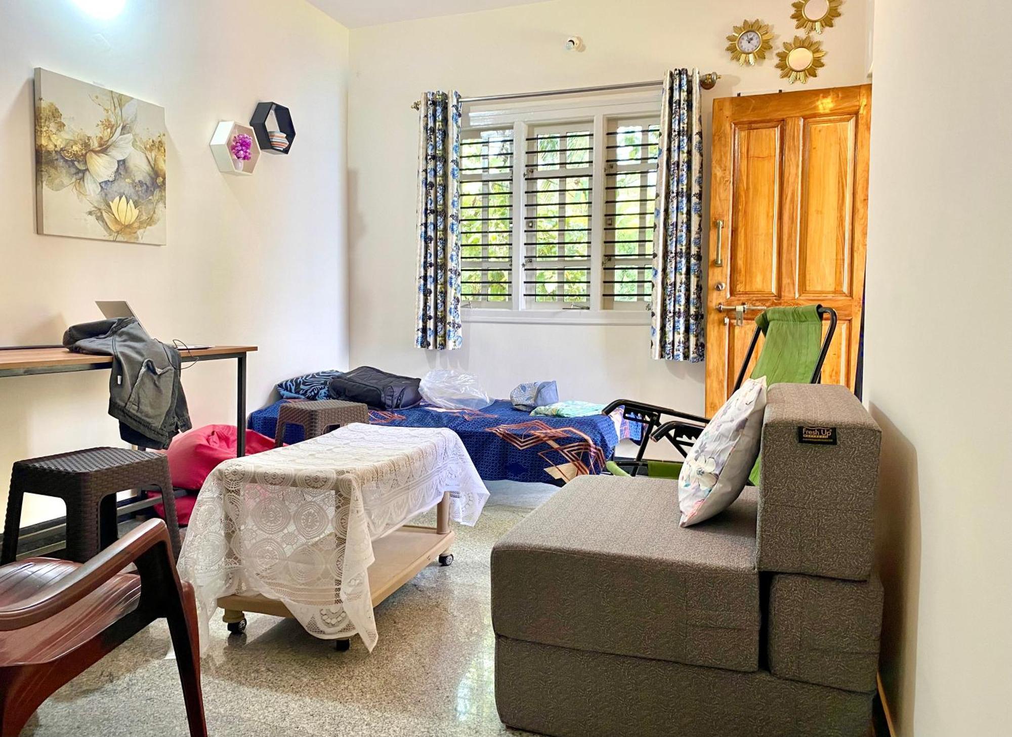 Apartment Spacious 2bhk For Upto 12 Guests , For Families & Groups *