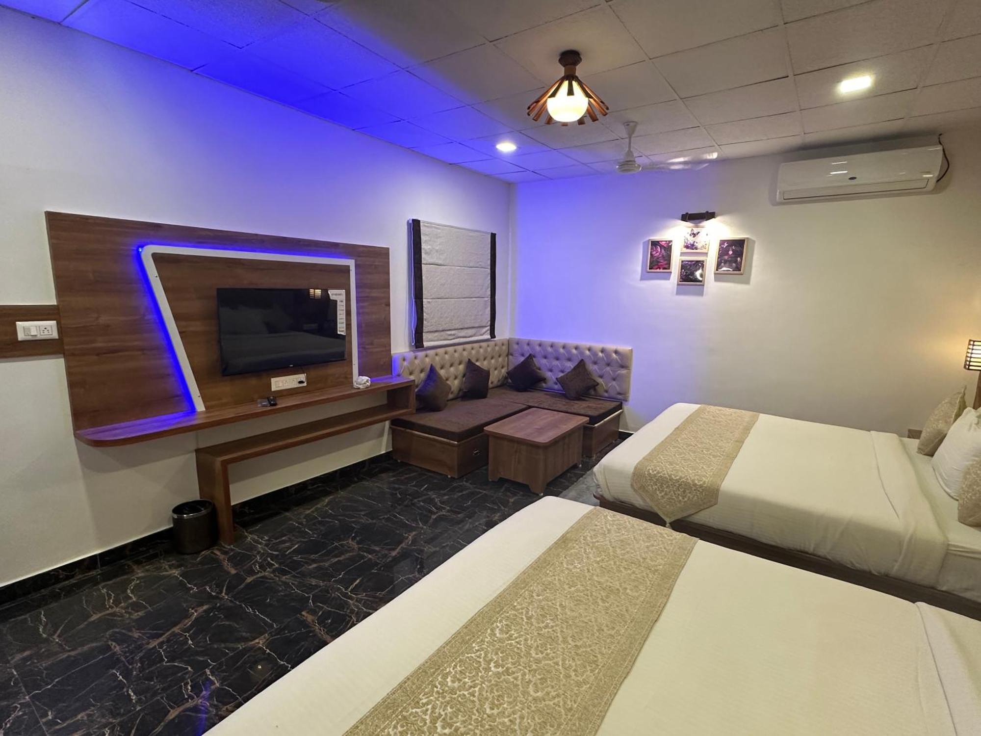 Shine Residency Hotel 3*