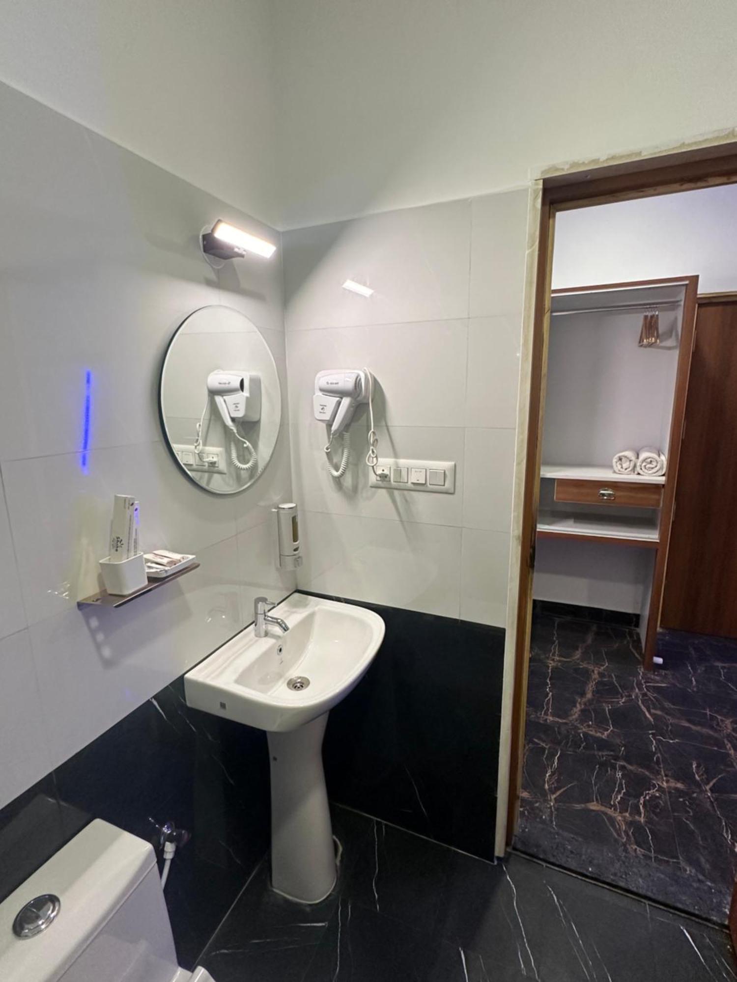 Hotel Shine Residency