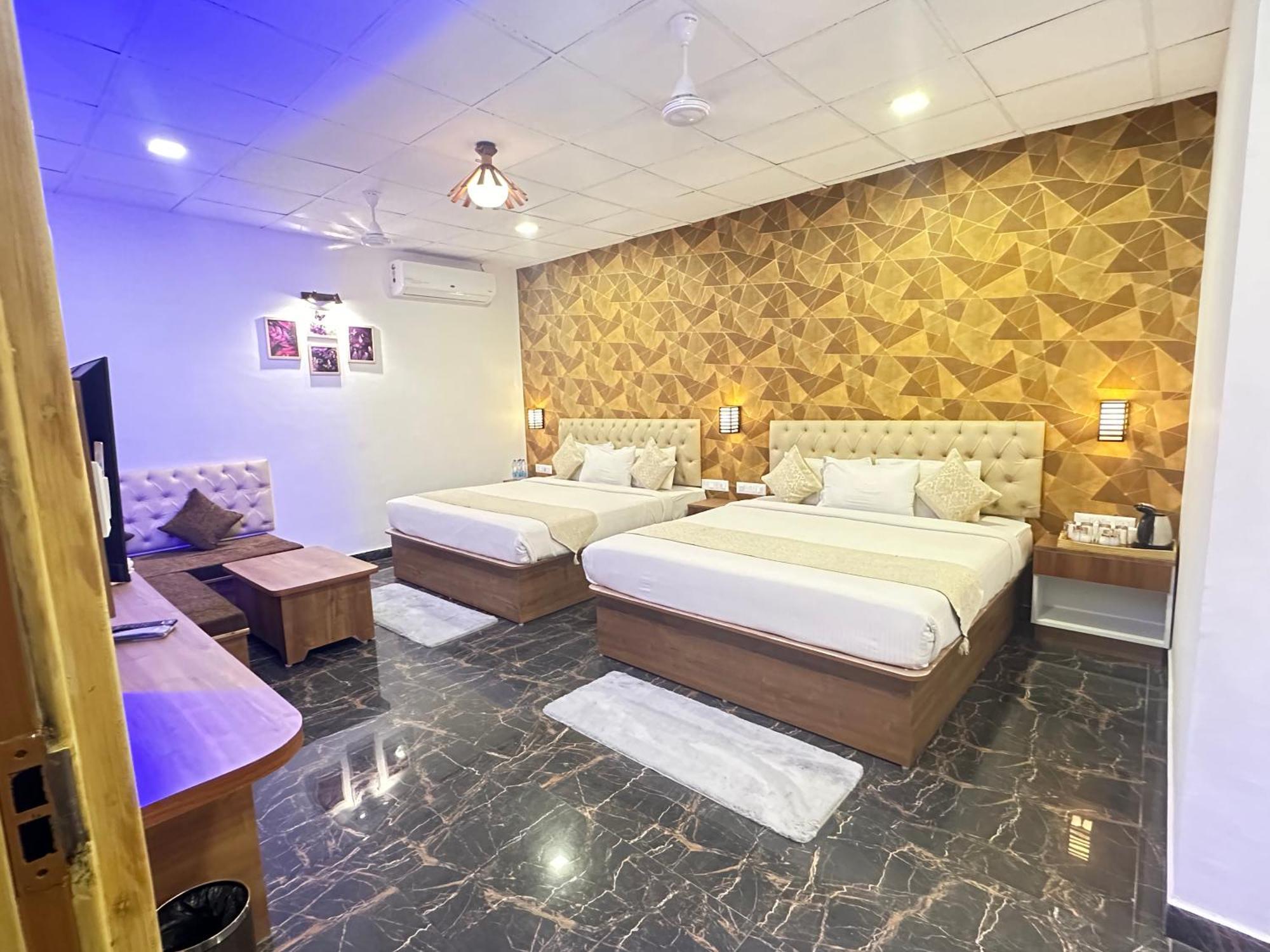 Shine Residency Hotel 3*