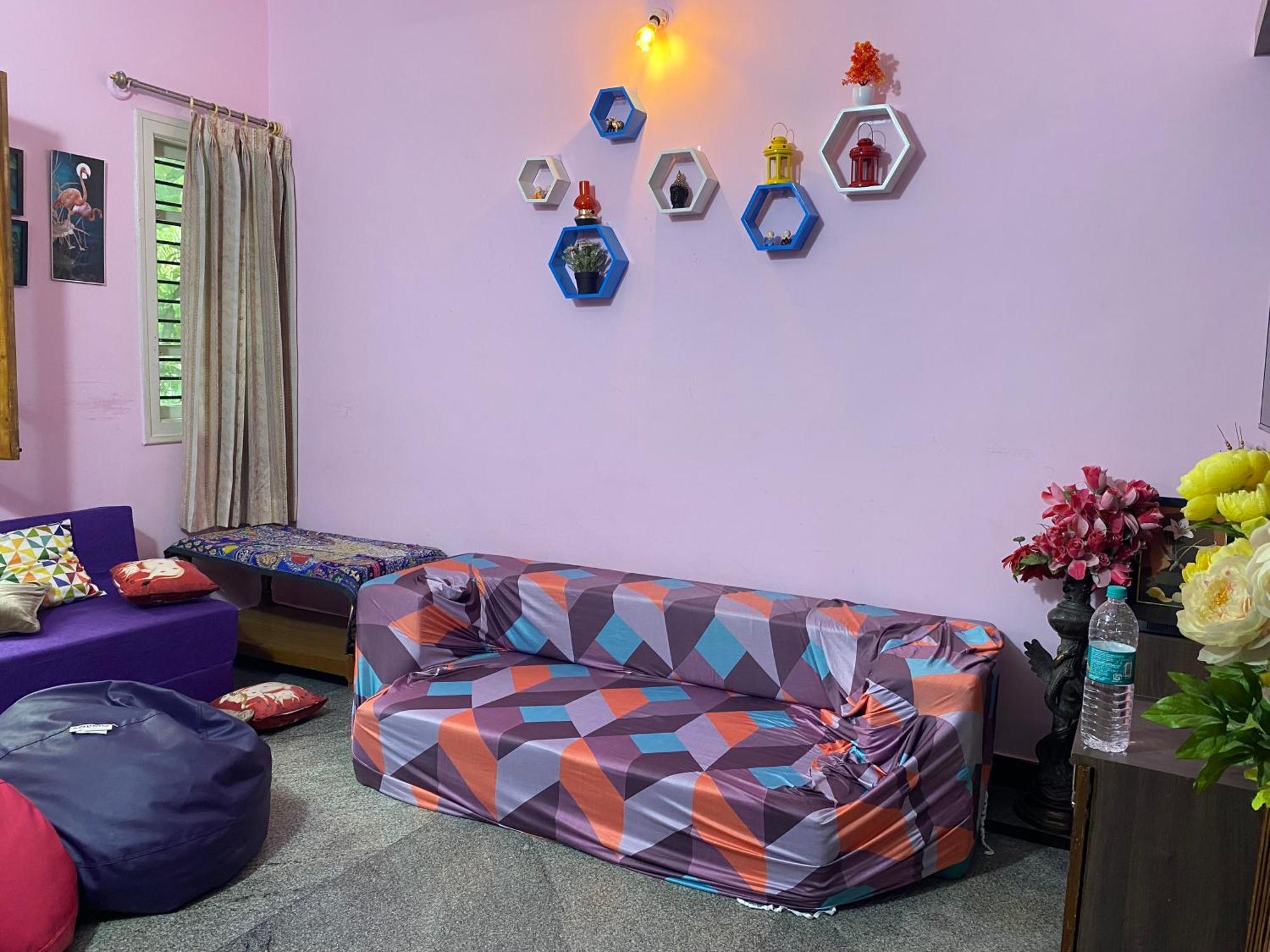 Apartment Spacious Queen Bed 6km To Palace, Free Wi-fi, Books, Toys, Smart Tv *