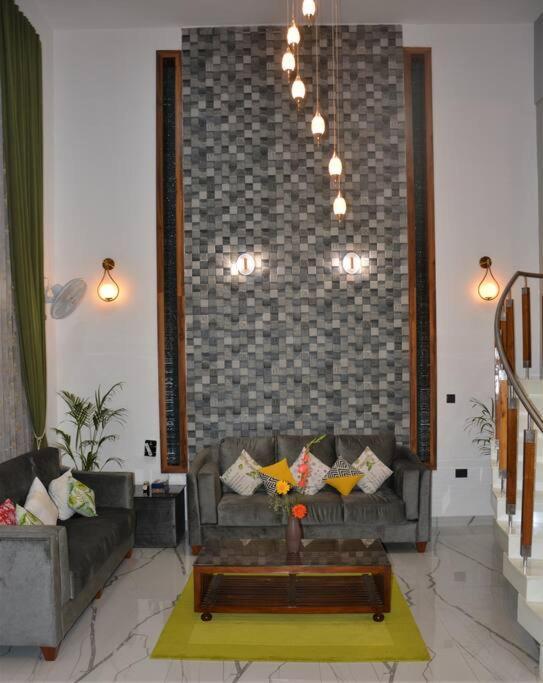 Earth - Luxurious 5 Bhk Ac At *