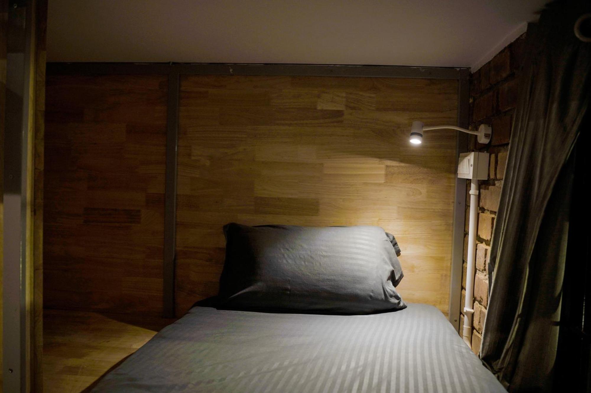 Rahees Bi Roambay - Backpacker Hostel *