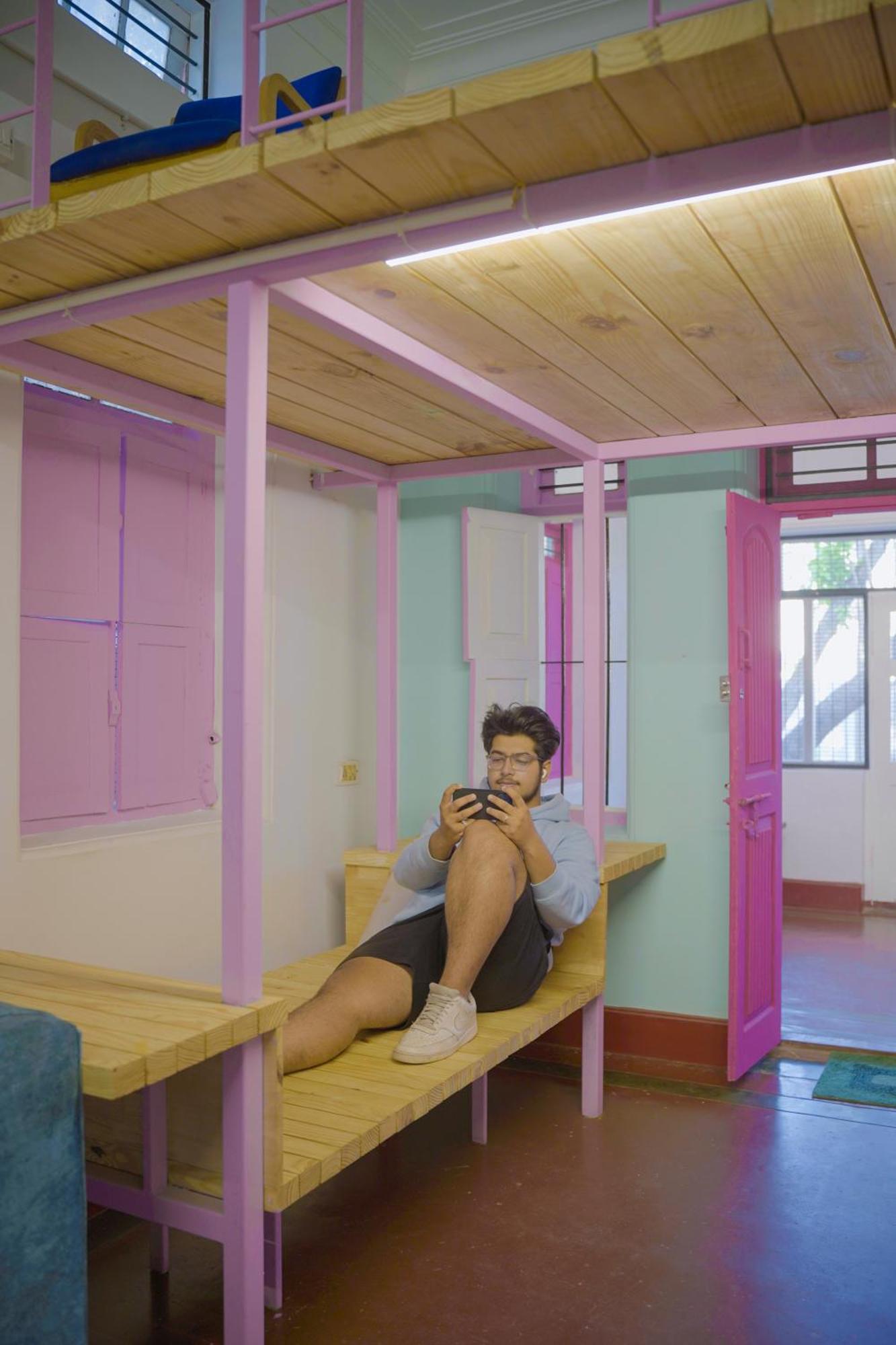 Rahees Bi Roambay - Backpacker Hostel *