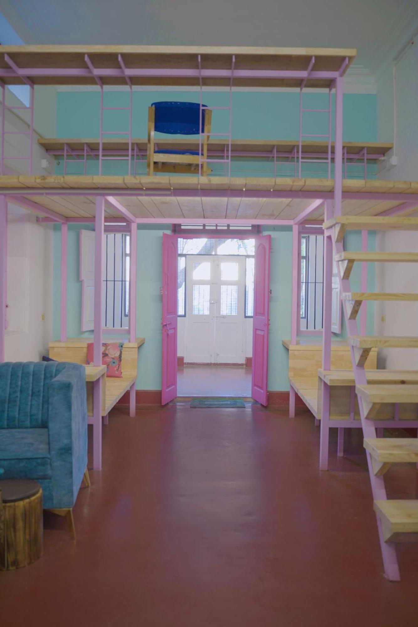 Rahees Bi Roambay - Backpacker Hostel *