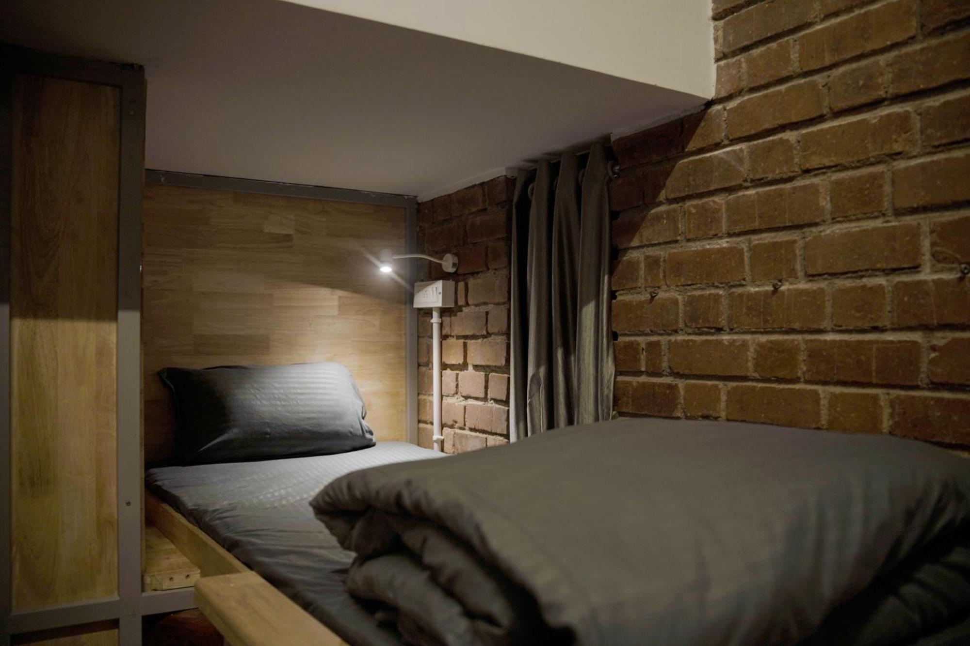Hostel Rahees Bi Roambay - Backpacker *