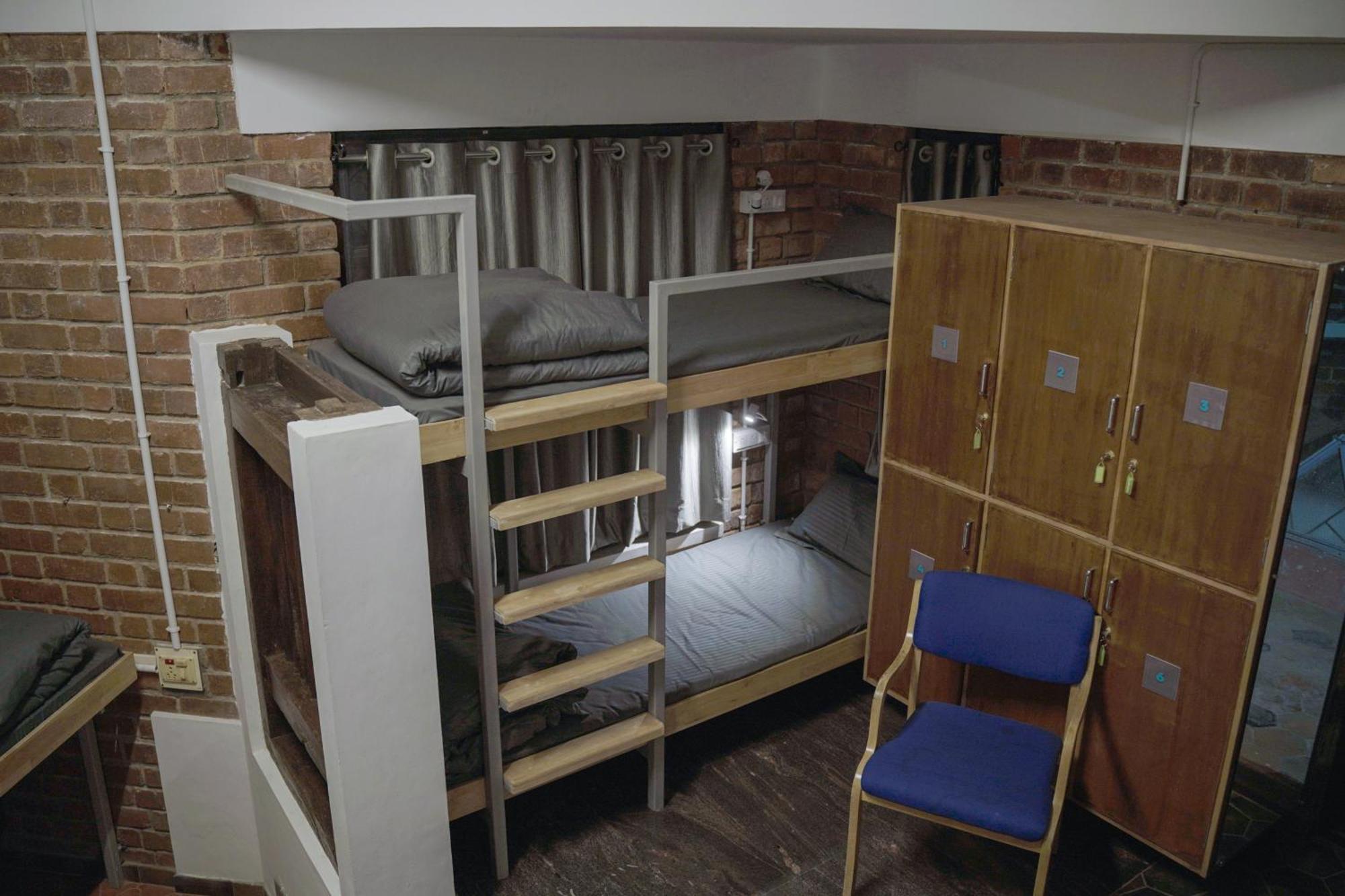 Hostel Rahees Bi Roambay - Backpacker *