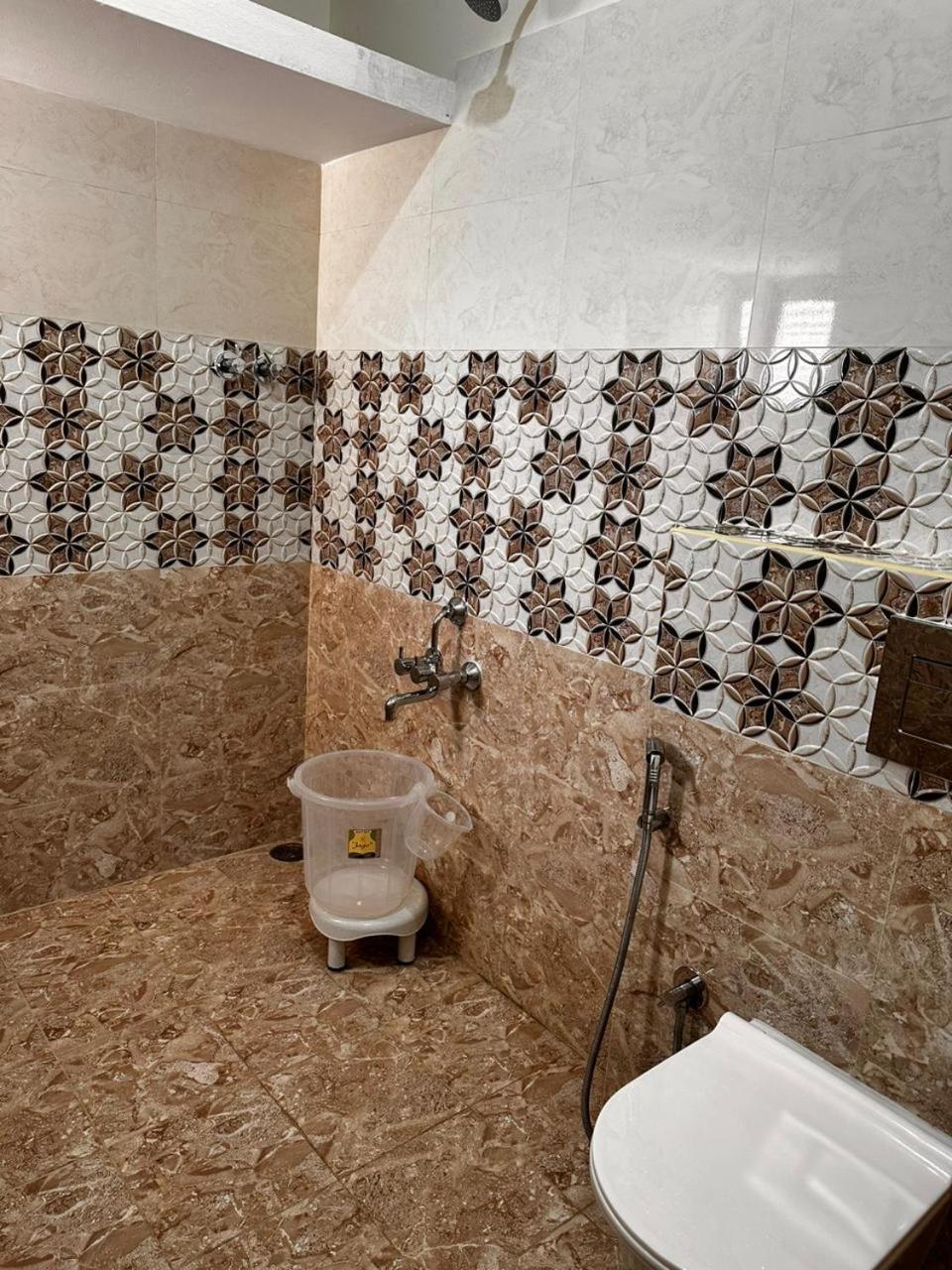 Deeya Guest house *