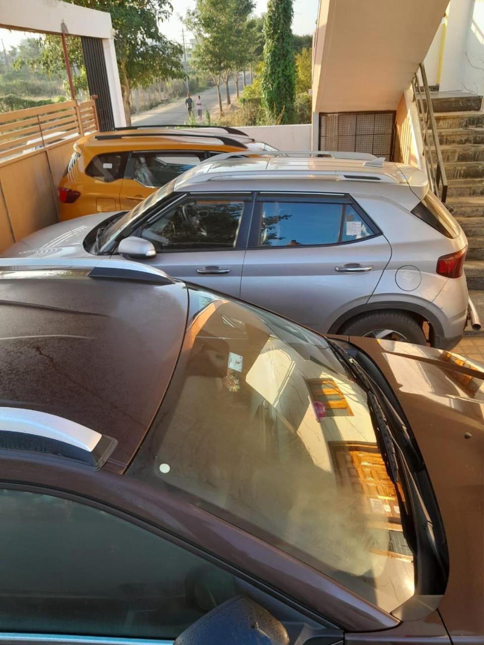1st Floor 3 Bhk For 12-14 Decent People With Free Parking Villa