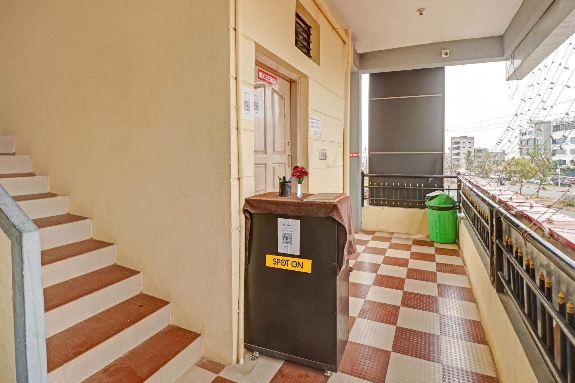 Spot On Sai Complex Hotel 3*