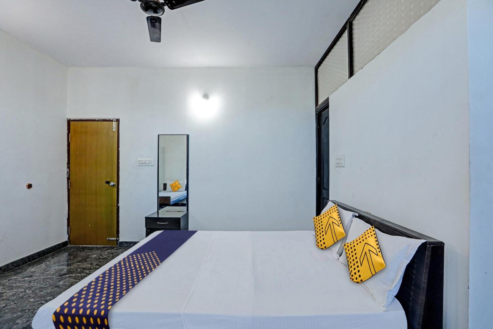 Spot On Sri Durga Residency Hd Kote Hotel