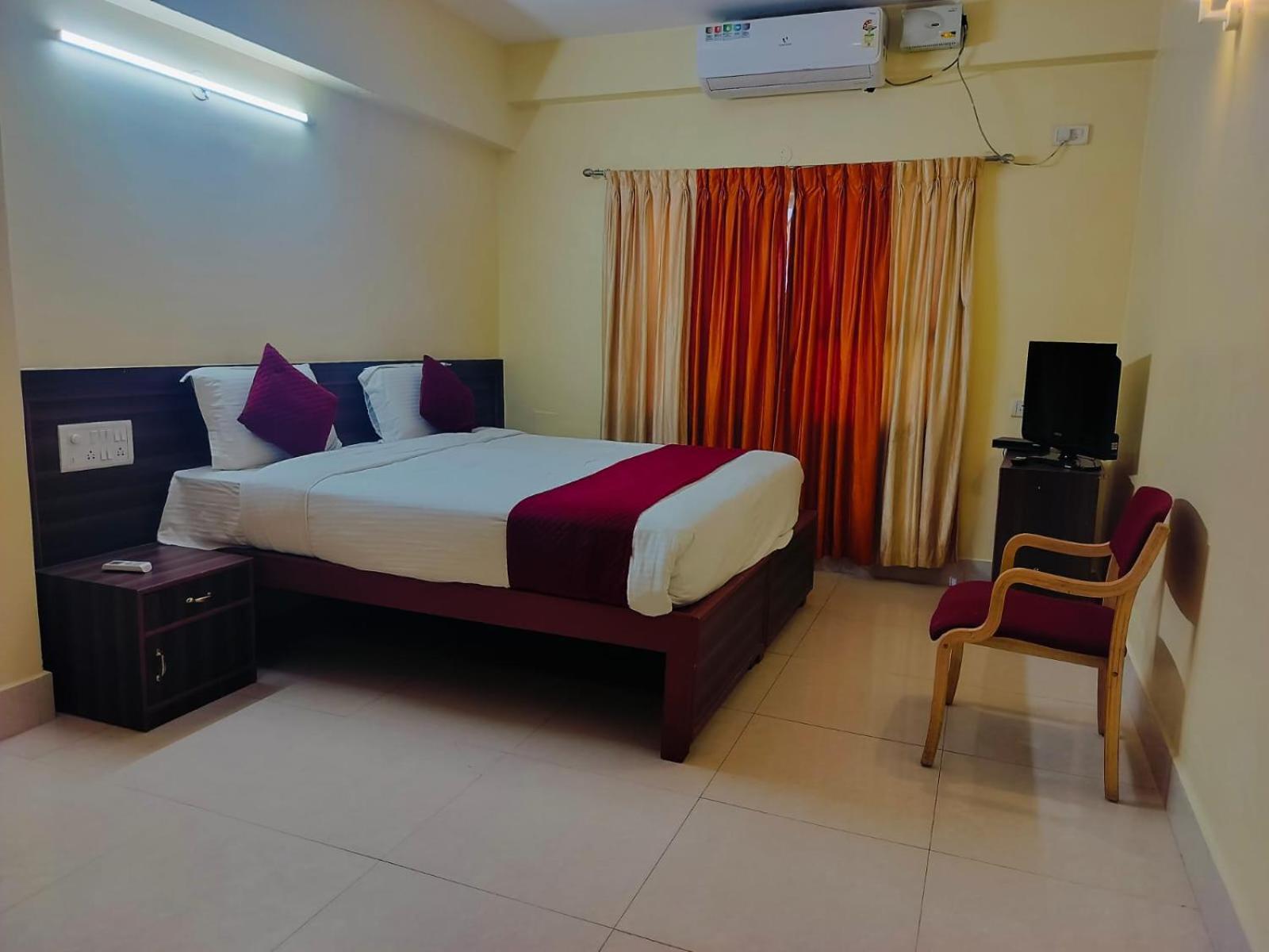 Hotel Vyshak International