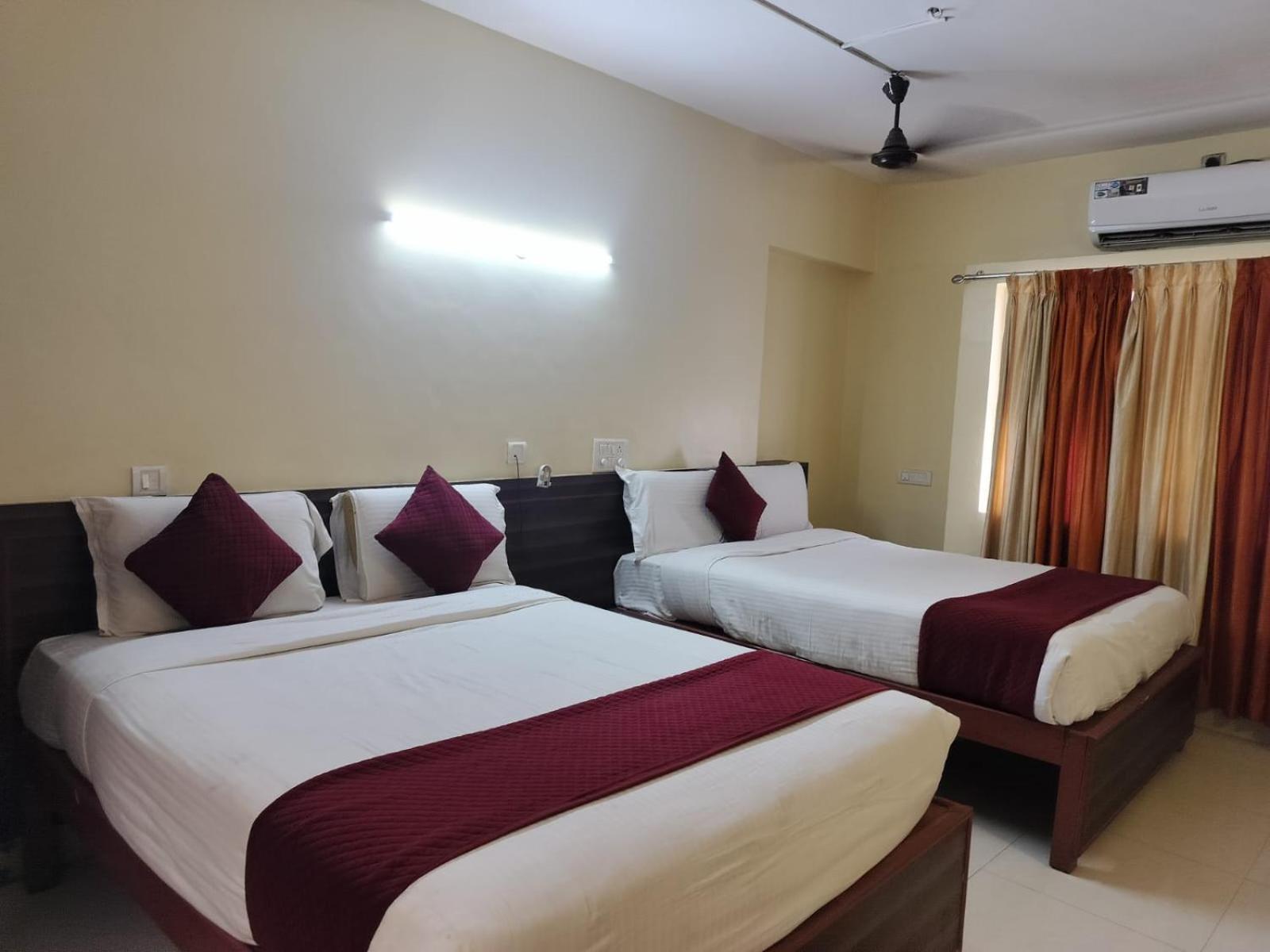 Vyshak International Hotel 2*