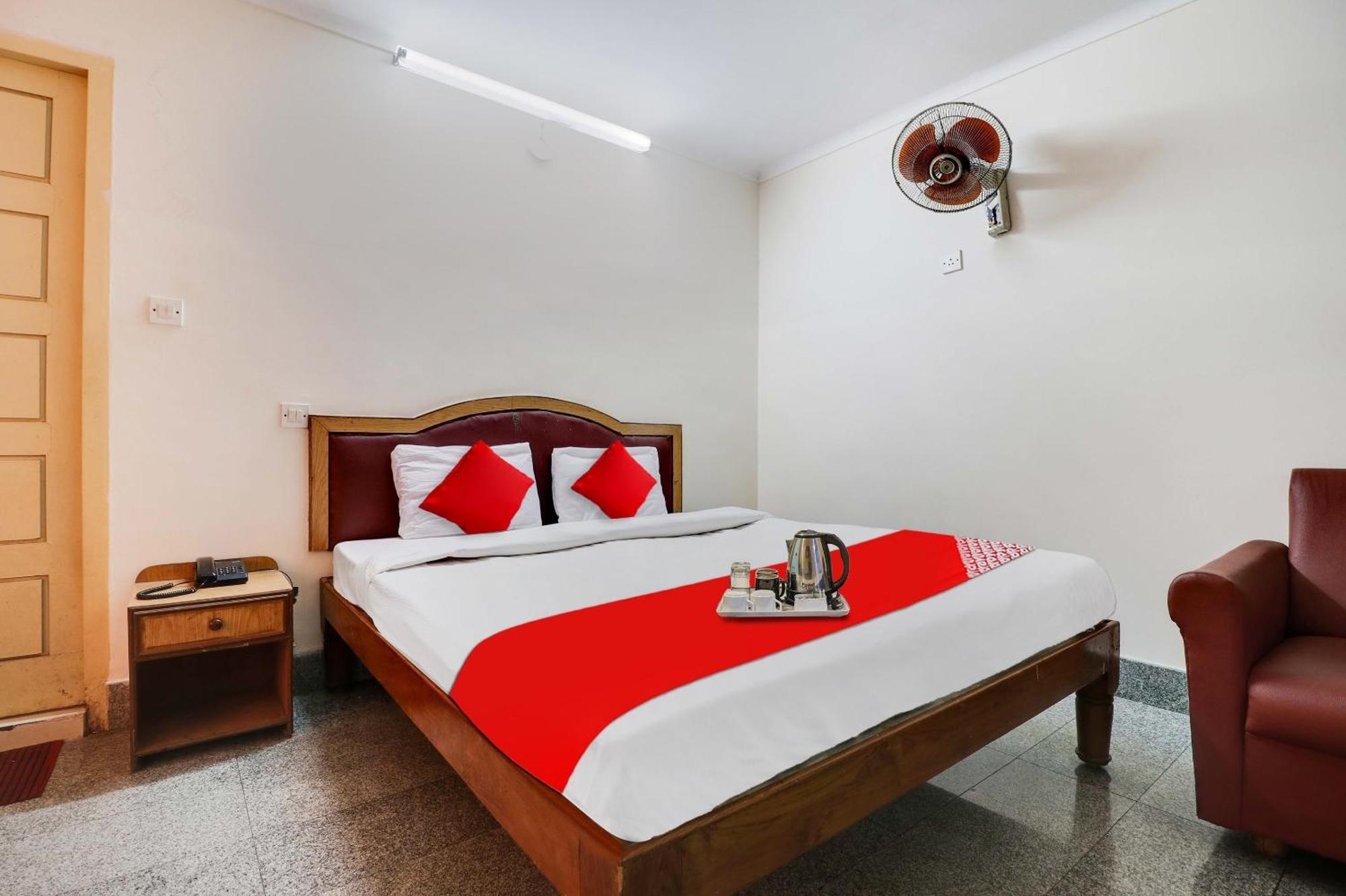 Spot On 93332 Maharaja Hotel