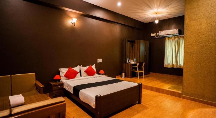 J K Golden Embassy, Hotel 3*