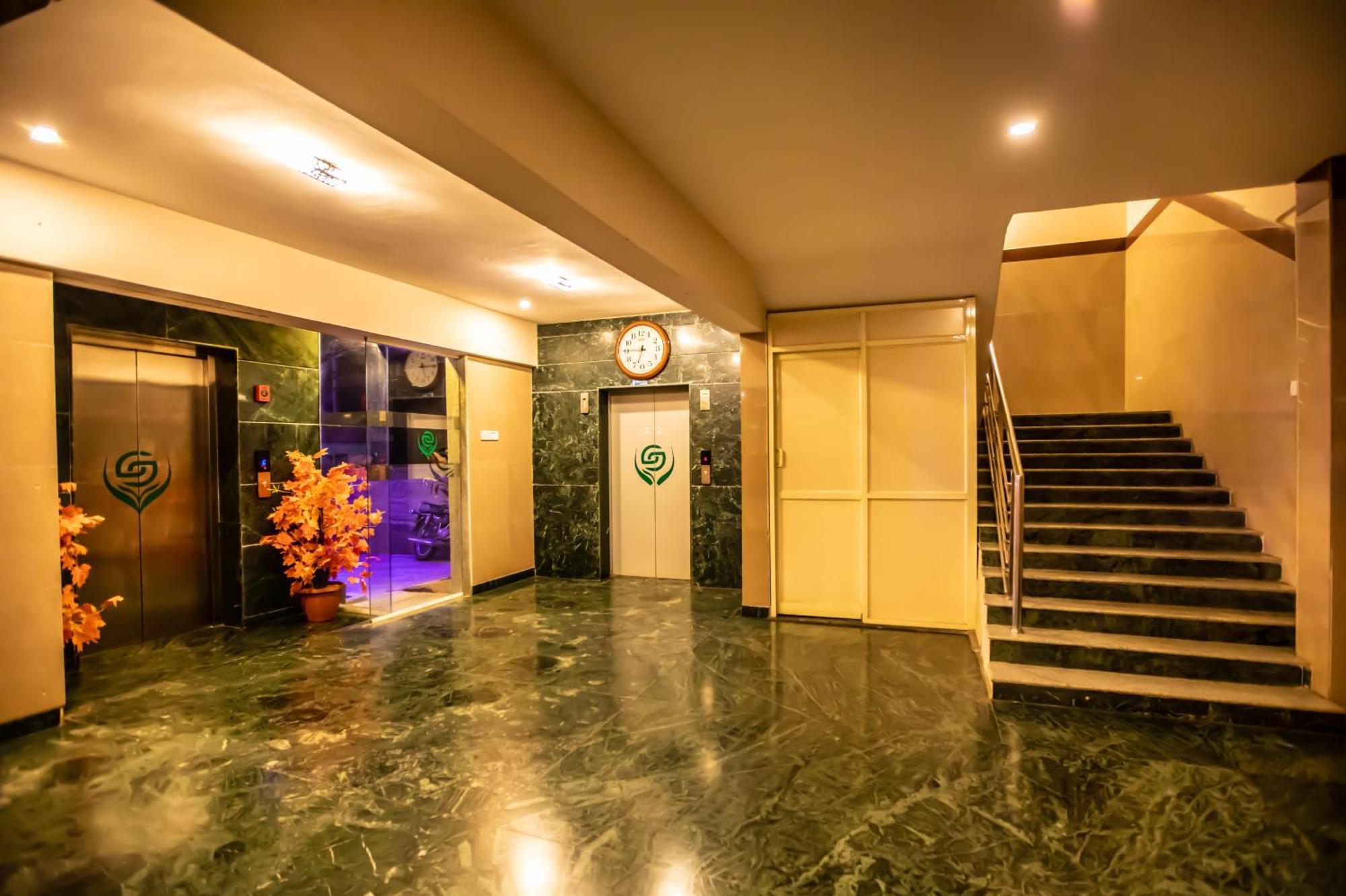 J K Golden Embassy, Hotel 3*