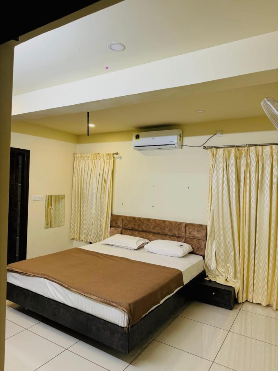 Villa 2 Bhk Ac Flat Call- 8o882-37972 Mysore
