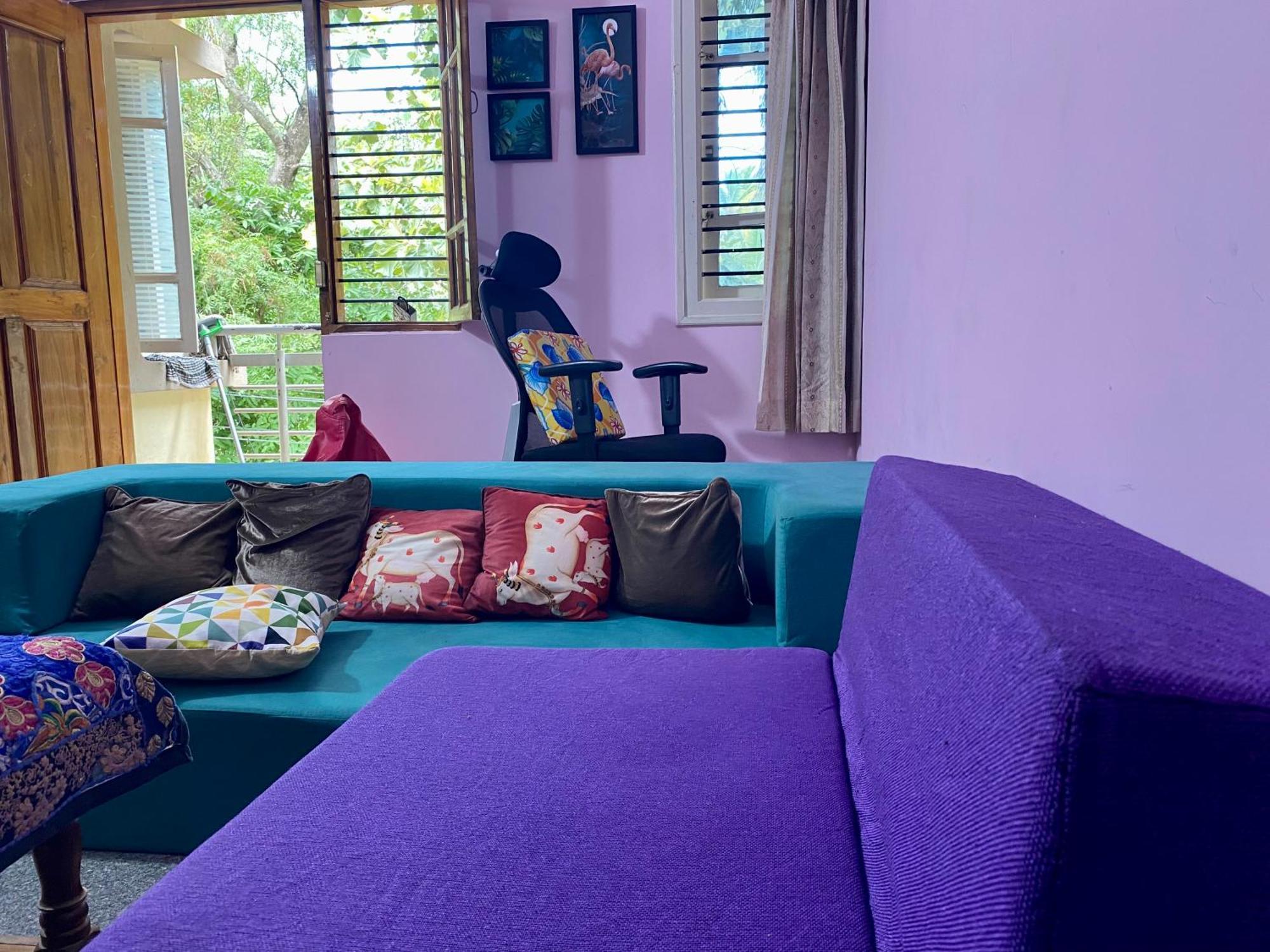 Lovely Private Queen Bed In Shared 2 Bhk *