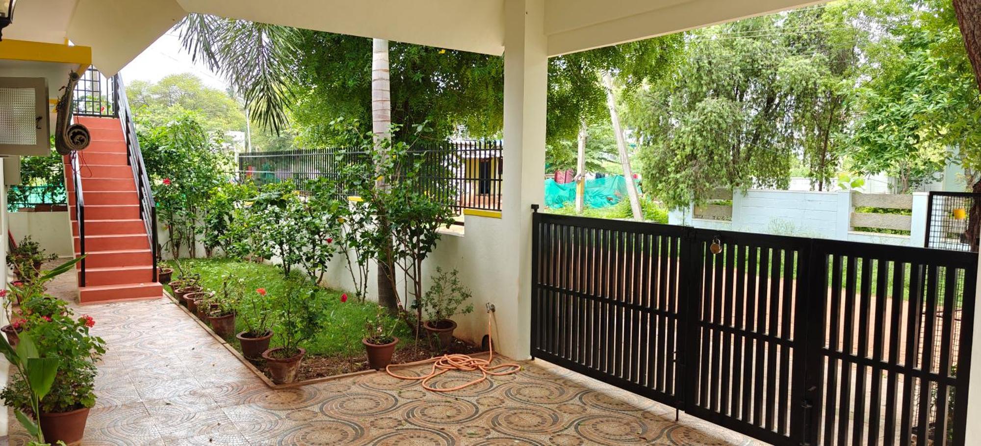 S R Villa