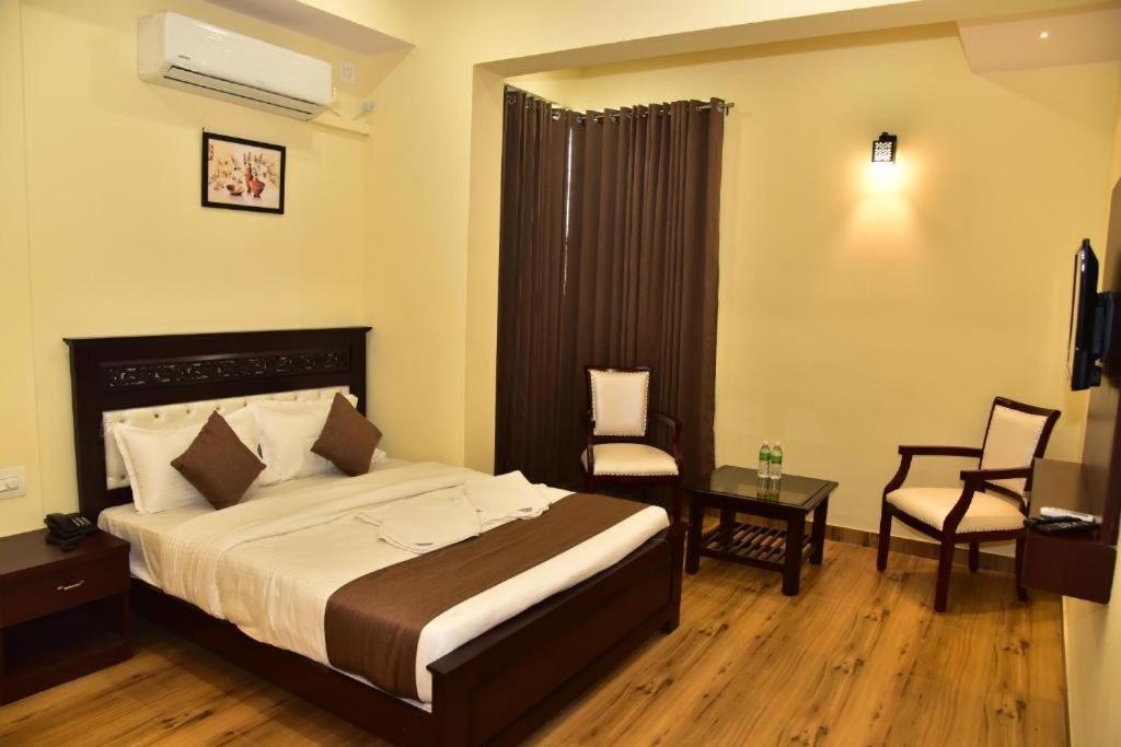 Sak Royal Residency 2 Kms From Palace Hotel Mysore