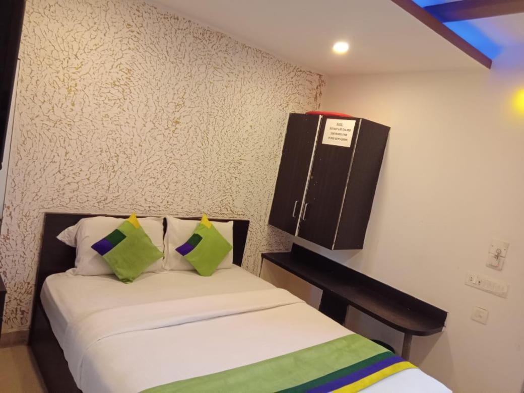 Abs Comforts Lodge *