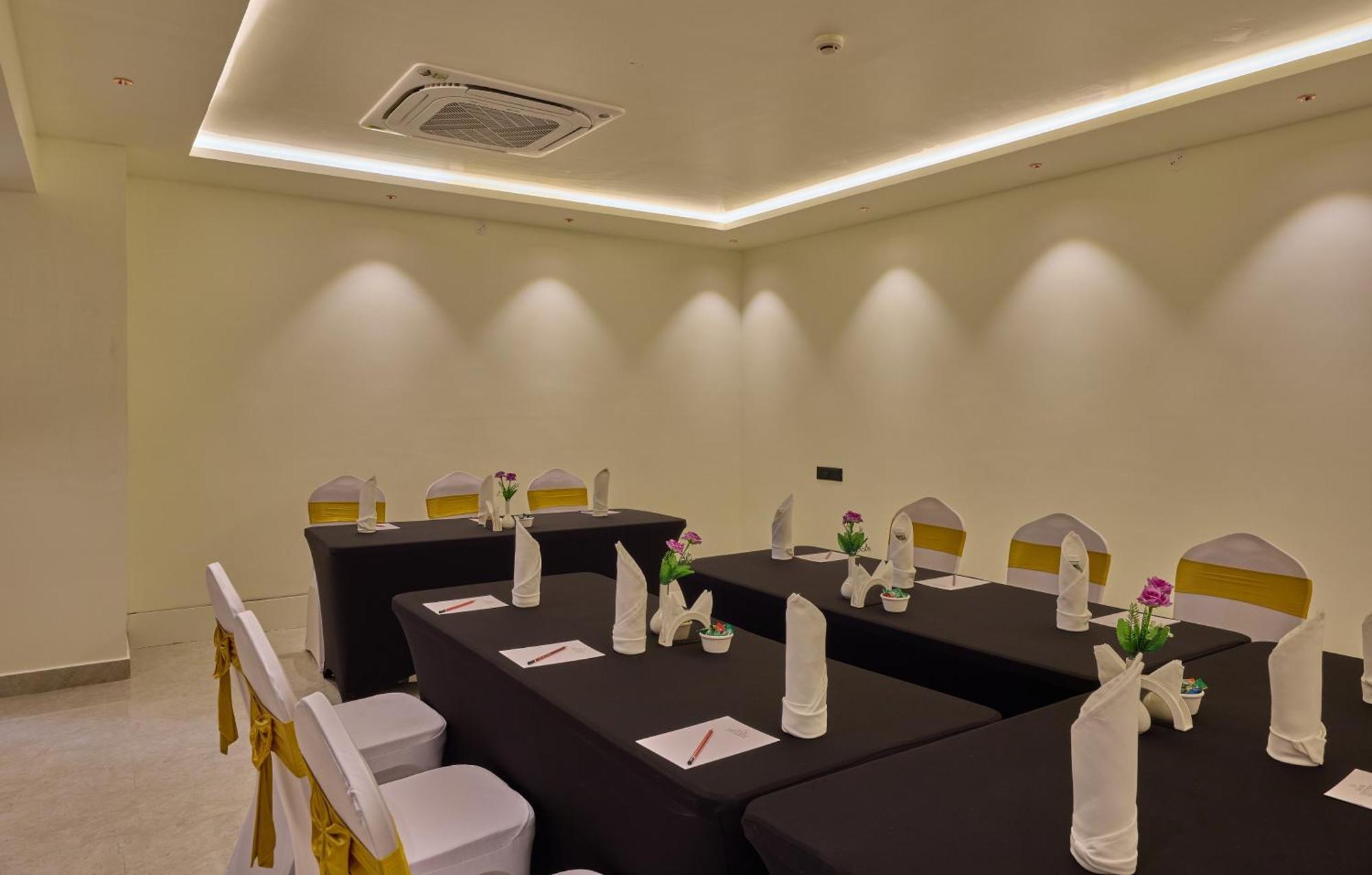 Hotel Grand Continent A Sarovar Portico Affiliate