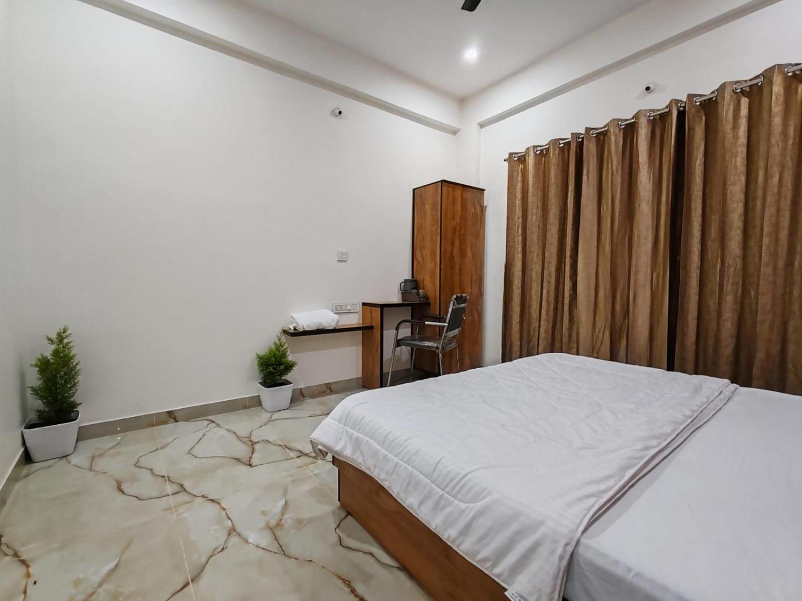 Eve Service Apartment *