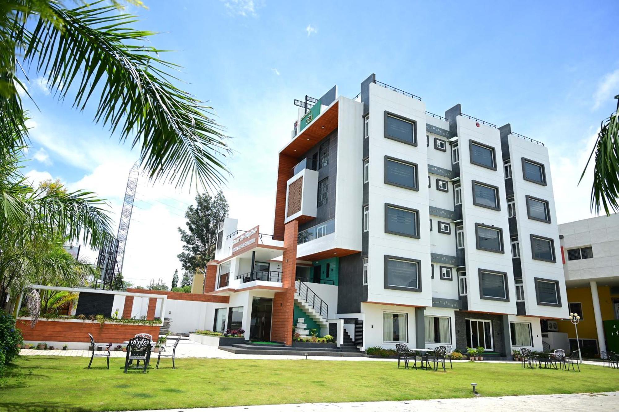 R R Residency Hotel *