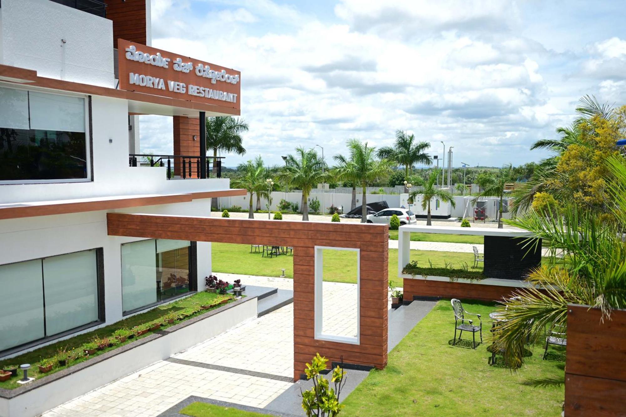 R R Residency Hotel *