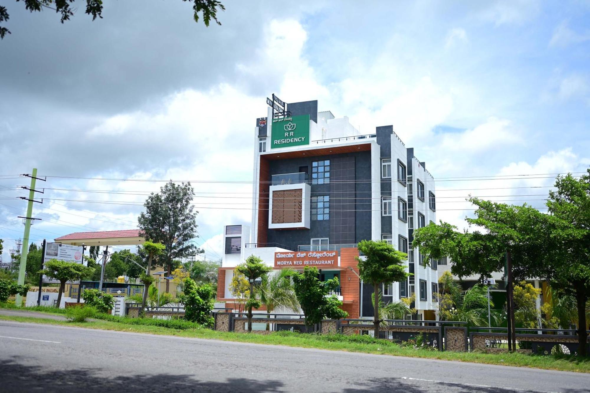R R Residency Hotel *