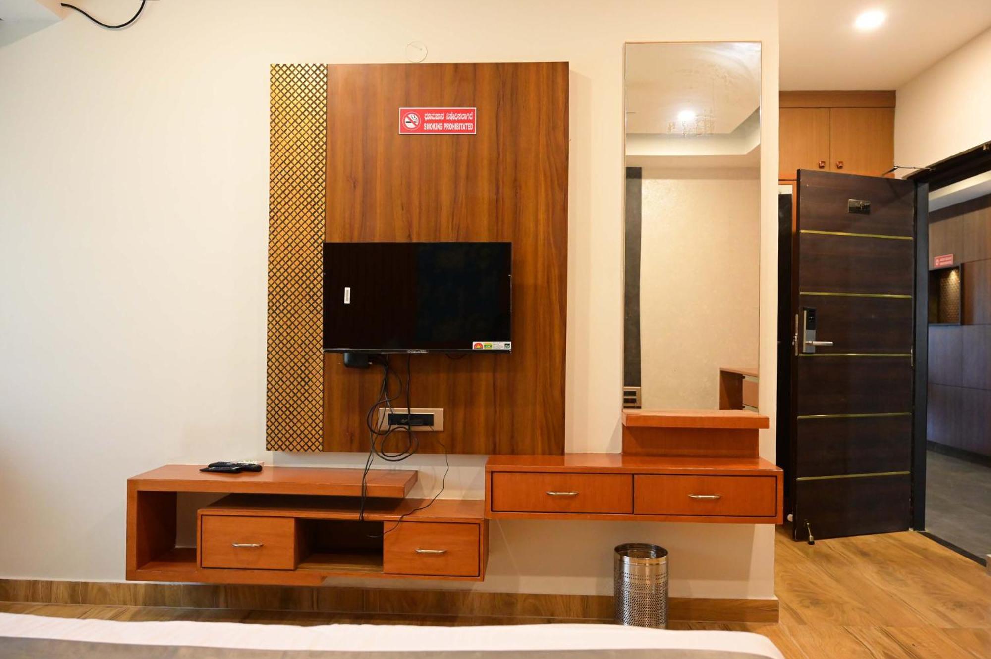 Hotel R R Residency Mysore