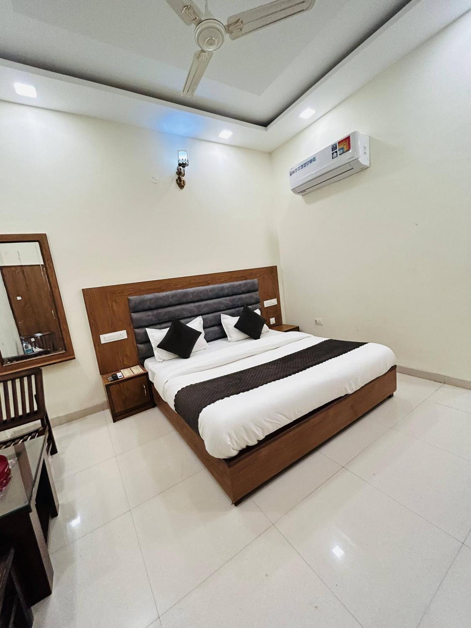 Hotel Pc !! Top Rated & Most Awarded Property In !! Mysore