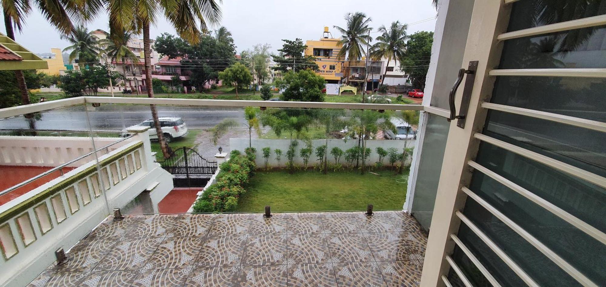 Apartment Luxury 3bhk Flat By Renton Comfort At Prime Location