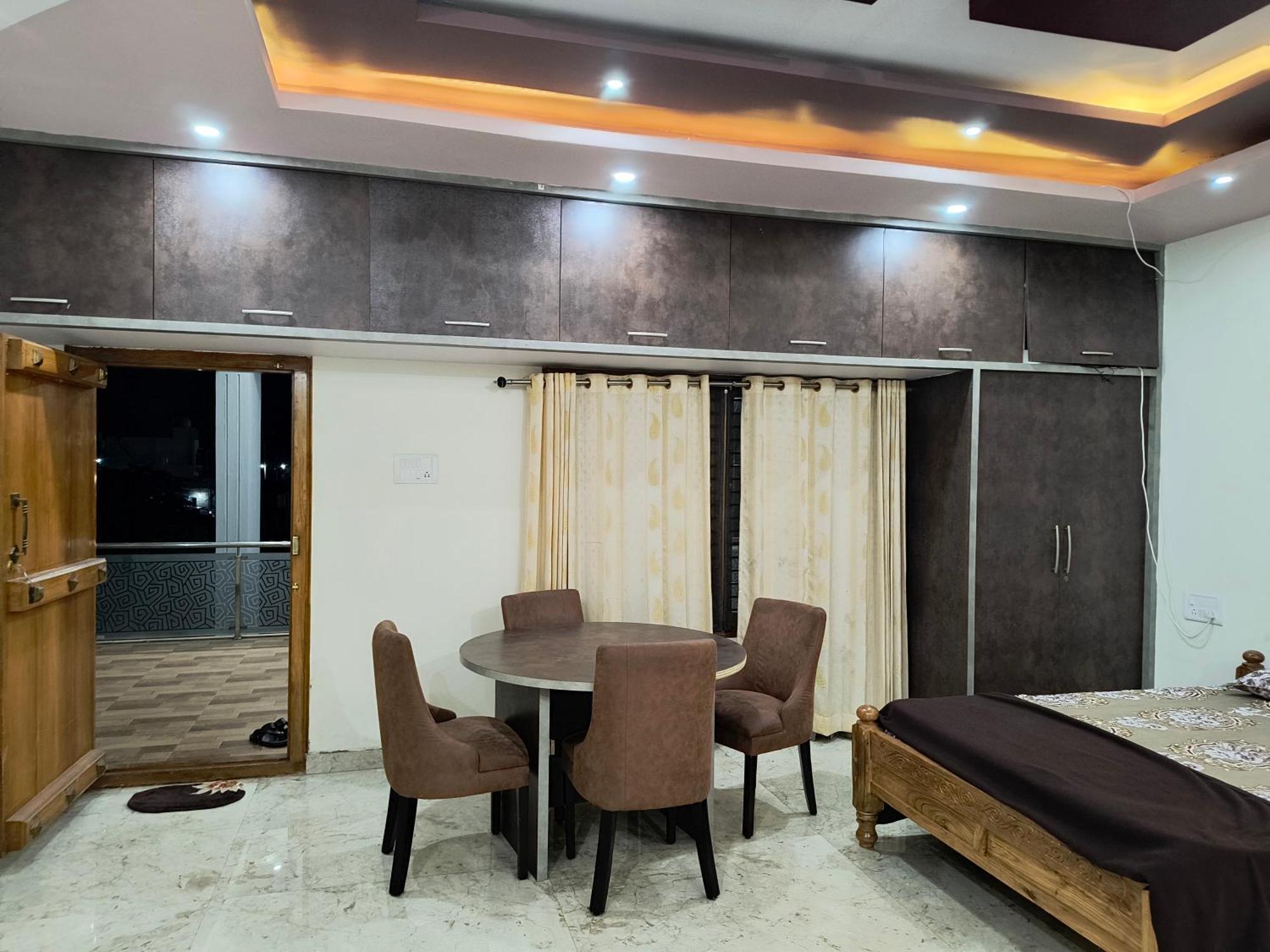 Luxurious Farm House Bungalow Pool City Centre