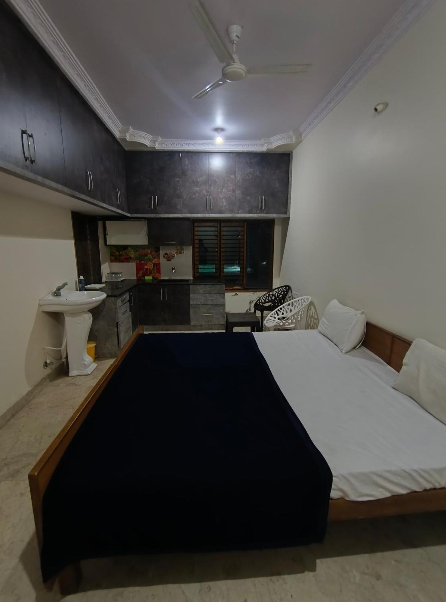 Luxurious Farm House Bungalow Pool City Centre Villa *