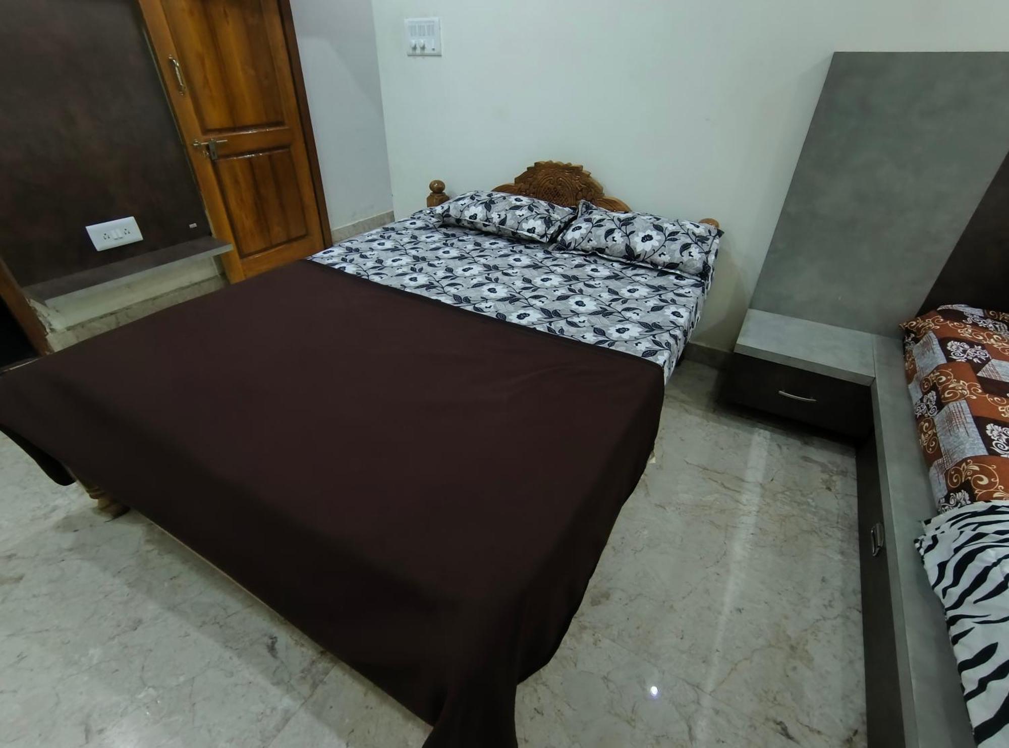 Luxurious Farm House Bungalow Pool City Centre Villa