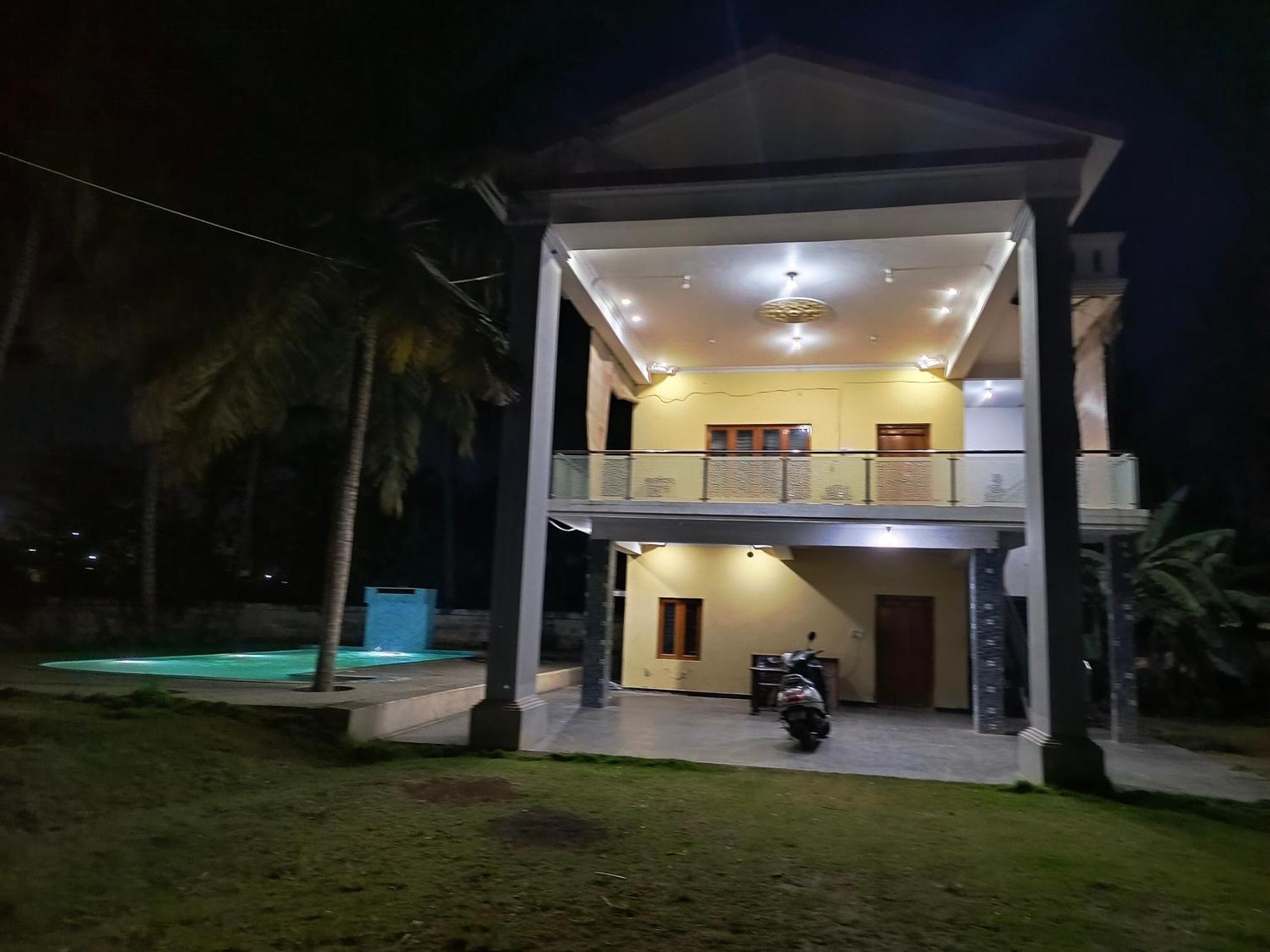 Luxurious Farm House Bungalow Pool City Centre Villa *