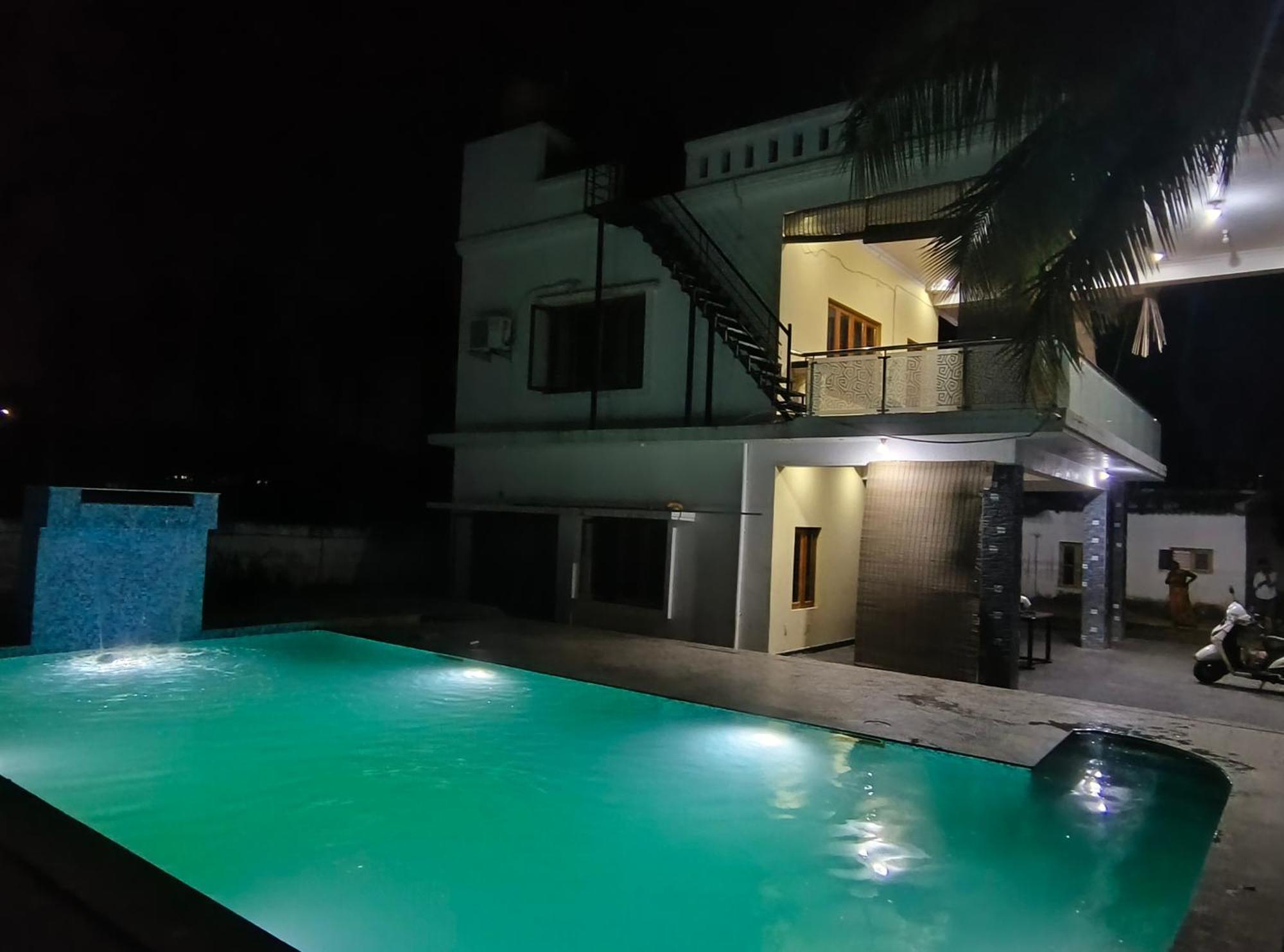 Luxurious Farm House Bungalow Pool City Centre
