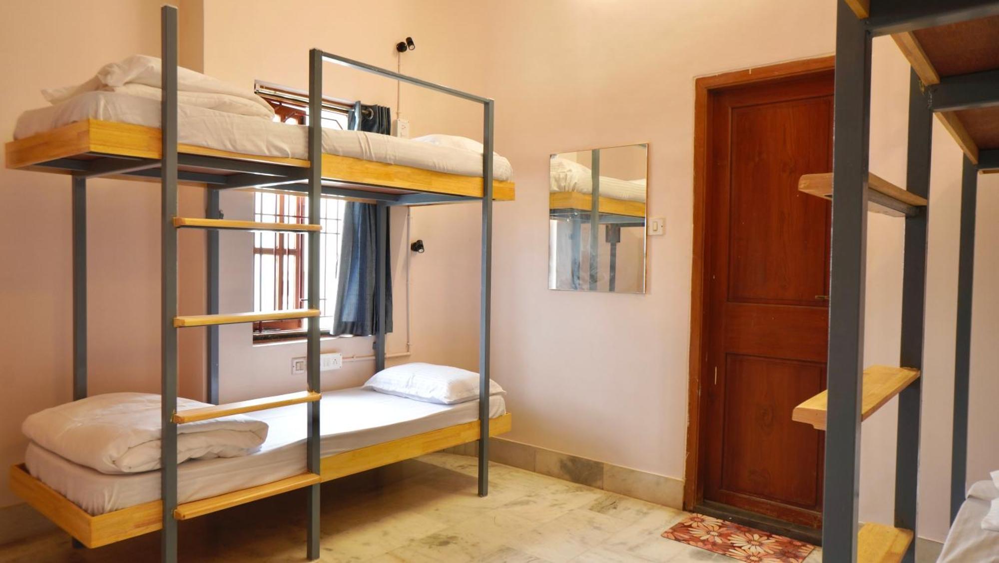 Roambay - Gokulam Hostel *