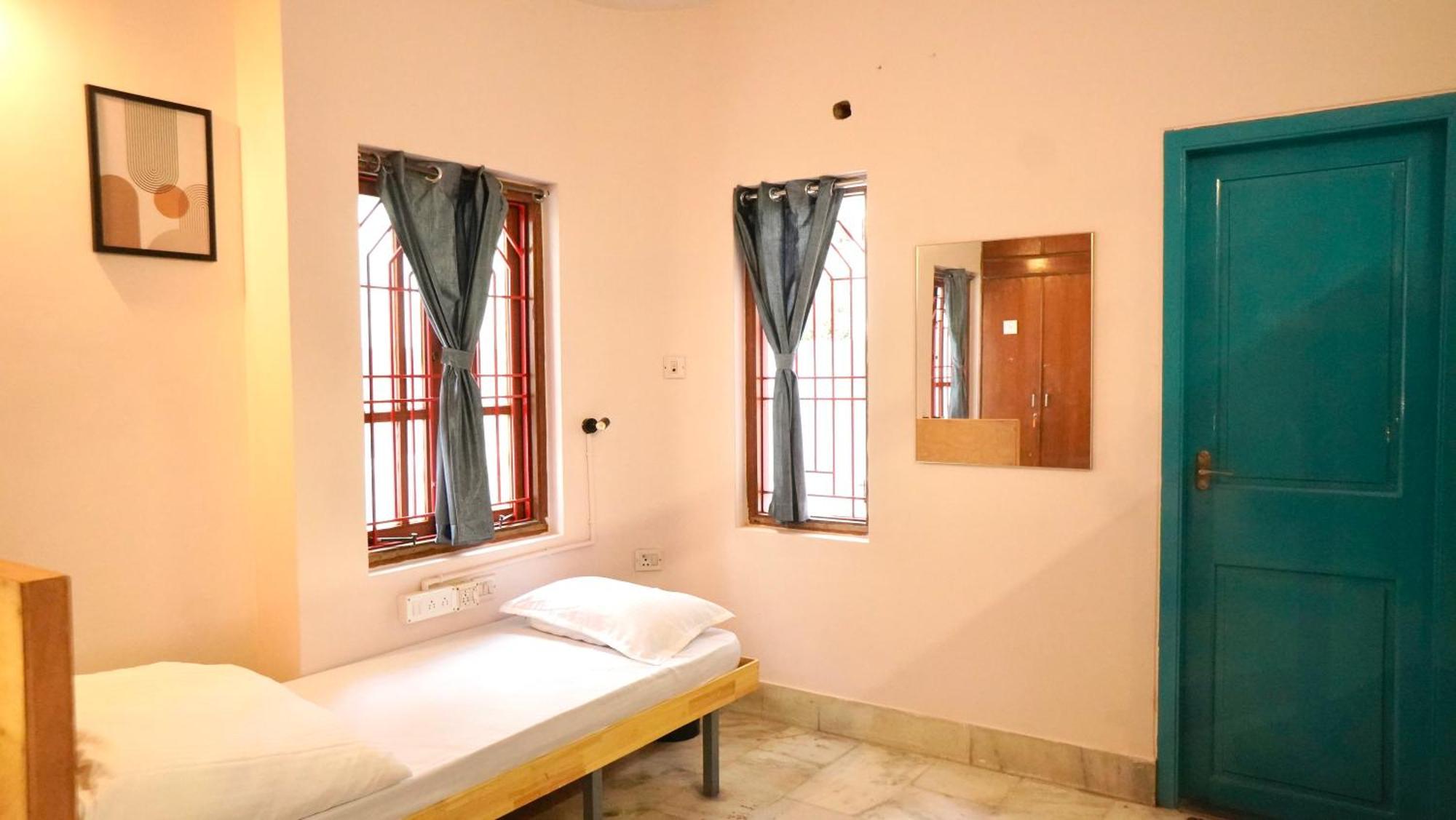 Hostel Roambay - Gokulam